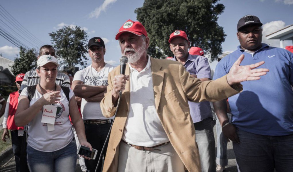 Durante ato pela liberdade do ex-presidente Lula no início da noite desta quarta-feira, 25, no Teatro Oficina, em São Paulo, o ex-chanceler Celso Amorim defendeu a união das esquerdas contra a escalada do fascismo e contra a prisão política de Lula; "Defendo a união das forças progressistas em defesa da democracia, e o nome dessa defesa agora é #LulaLivre", diz o ex-ministro Celso Amorim (Foto: Aquiles Lins) Durante ato pela liberdade do ex-presidente Lula no início da noite desta quarta-feira, 25, no Teatro Oficina, em São Paulo, o ex-chanceler Celso Amorim defendeu a união das esquerdas contra a escalada do fascismo e contra a prisão política de Lula; "Defendo a união das forças progressistas em defesa da democracia, e o nome dessa defesa agora é #LulaLivre", diz o ex-ministro Celso Amorim