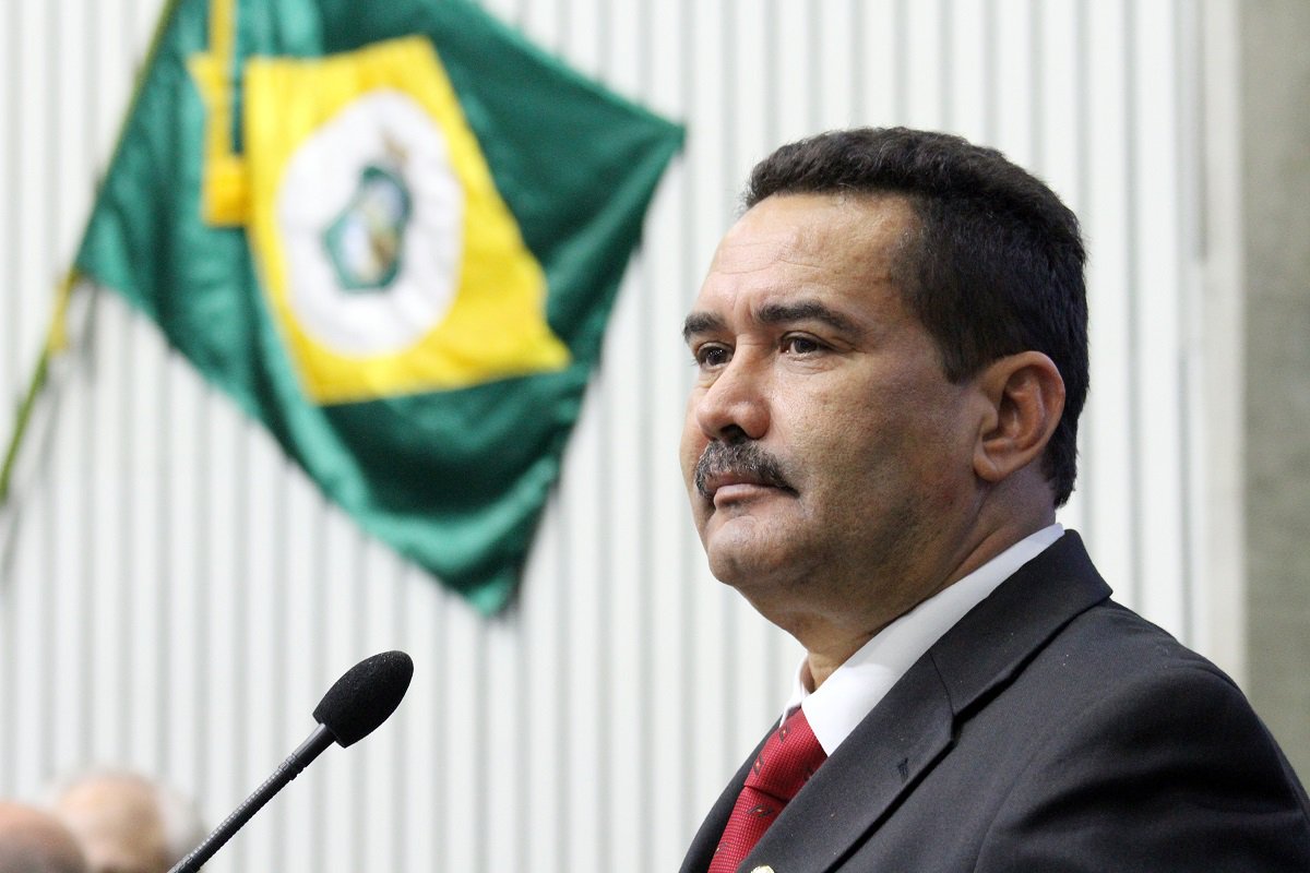 O deputado estadual Moisés Braz assume hoje à tarde, a presidência estadual do Partido dos Trabalhadores no Ceará. Ele substitui Fco. de Assis Diniz, que foi nomeado secretário de Desenvolvimento Agrário do Estado. A posse de Moisés Braz será durante reunião da Comissão Executiva do PT, na sede do partido, às 17 horas (Foto: Fatima 247) O deputado estadual Moisés Braz assume hoje à tarde, a presidência estadual do Partido dos Trabalhadores no Ceará. Ele substitui Fco. de Assis Diniz, que foi nomeado secretário de Desenvolvimento Agrário do Estado. A posse de Moisés Braz será durante reunião da Comissão Executiva do PT, na sede do partido, às 17 horas