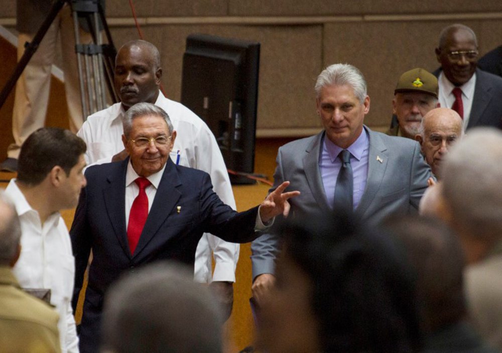 Raúl Castro e Miguel Díaz-Canel durante sessão da Assembleia Nacional cubana, em Havana 18/04/2018 Irene Perez/Cortesia de Cubadebate/Divulgação via Reuters (Foto: Reinaldo) Raúl Castro e Miguel Díaz-Canel durante sessão da Assembleia Nacional cubana, em Havana 18/04/2018 Irene Perez/Cortesia de Cubadebate/Divulgação via Reuters