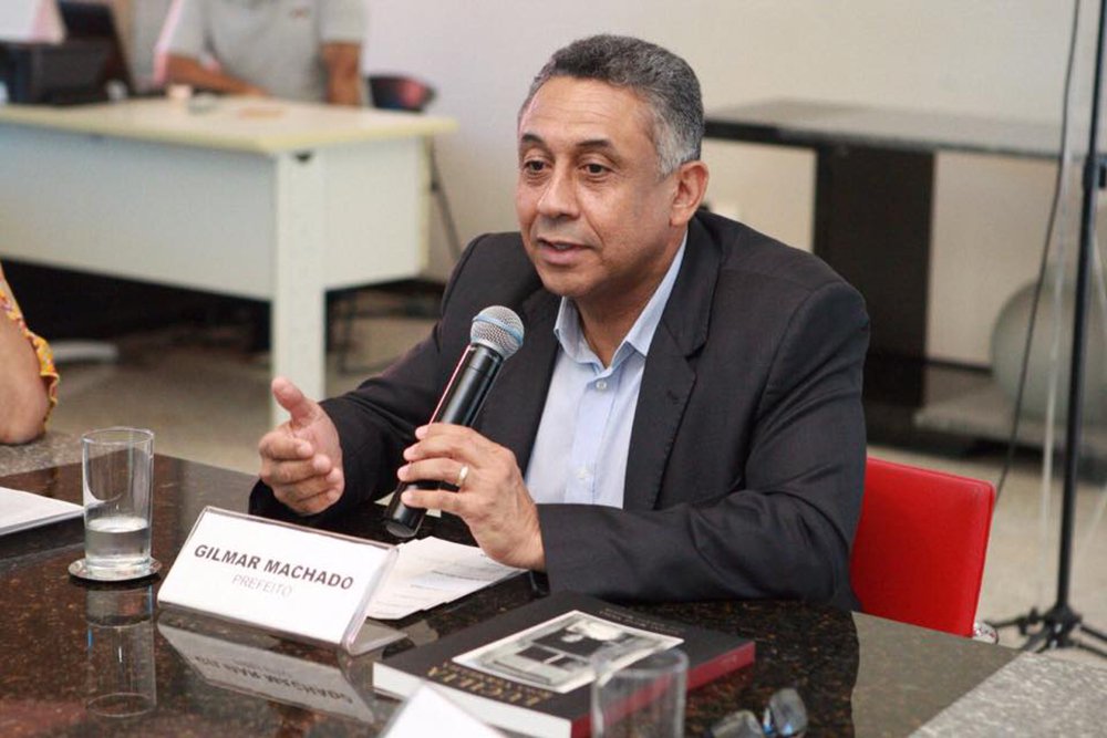 Prisão tem relação com a Operação “Encilhamento” da Polícia Federal (PF), que ocorre em vários estados, e envolve a aplicação de recursos de institutos previdenciários em fundos de investimento; além do ex-prefeito de Uberlândia, Gilmar Machado, foram presas na cidade três pessoas, incluindo o ex-superintendente do Instituto de Previdência Municipal de Uberlândia (Ipremu), Marcos Botelho
investigados vão responder por crimes contra o Sistema Financeiro Nacional, fraude a licitação, corrupção ativa e passiva e lavagem de dinh (Foto: Voney Malta) Prisão tem relação com a Operação “Encilhamento” da Polícia Federal (PF), que ocorre em vários estados, e envolve a aplicação de recursos de institutos previdenciários em fundos de investimento; além do ex-prefeito de Uberlândia, Gilmar Machado, foram presas na cidade três pessoas, incluindo o ex-superintendente do Instituto de Previdência Municipal de Uberlândia (Ipremu), Marcos Botelho
investigados vão responder por crimes contra o Sistema Financeiro Nacional, fraude a licitação, corrupção ativa e passiva e lavagem de dinh