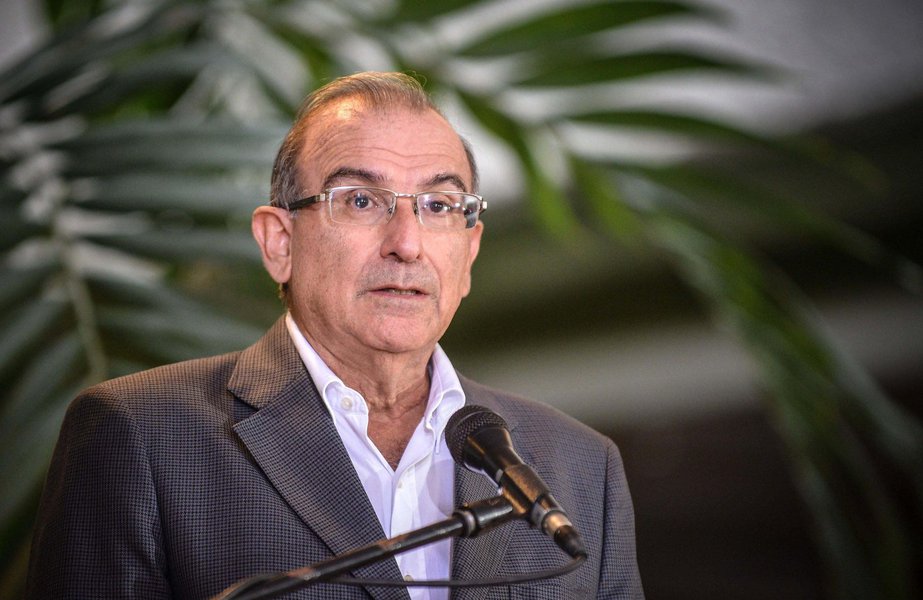 The head of the Colombian government's peace talks delegation, Humberto de la Calle, delivers a press conference, on February 10, 2013 in Havana. AFP PHOTO/ADALBERTO ROQUE (Foto: José Reinaldo Carvalho) The head of the Colombian government's peace talks delegation, Humberto de la Calle, delivers a press conference, on February 10, 2013 in Havana. AFP PHOTO/ADALBERTO ROQUE