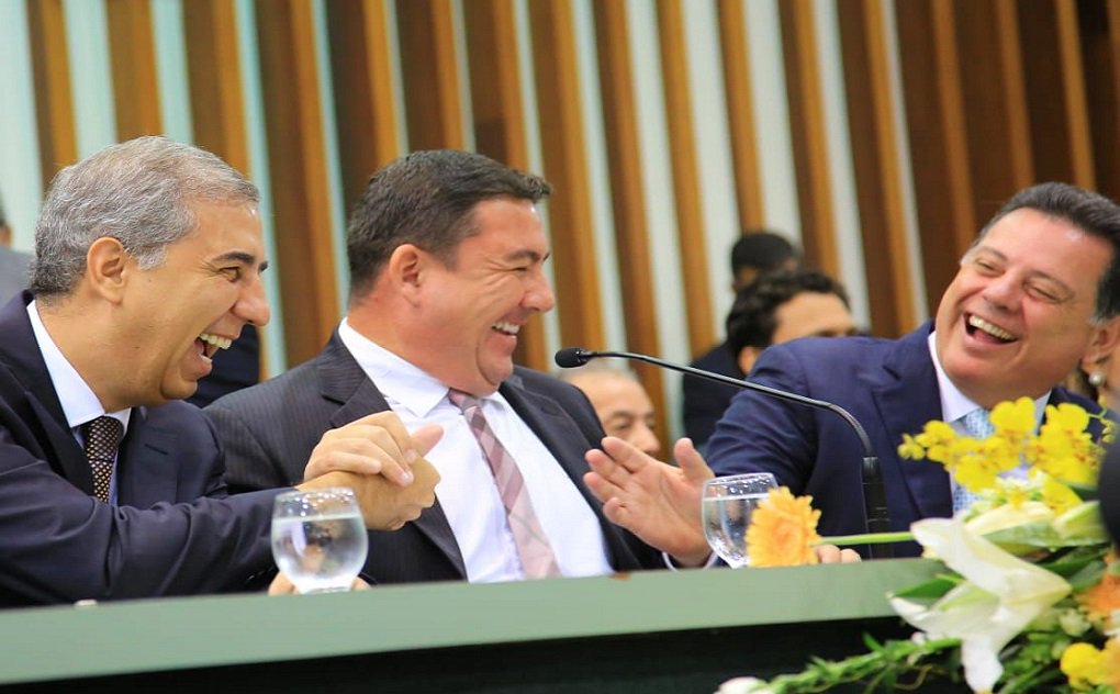 Com a renúncia de Marconi Perillo e ascensão de José Eliton ao comando do governo de Goiás, o presidente da Assembleia Legislativa, José Vitti, passa a segunda autoridade na hierarquia dos três poderes no estado; ou seja, Vitti é também agora vice-governador, tornando-se substituto eventual de José Eliton, novo titular do cargo de governador, nos casos de licença, afastamento temporário ou impedimento (Foto: José Barbacena) Com a renúncia de Marconi Perillo e ascensão de José Eliton ao comando do governo de Goiás, o presidente da Assembleia Legislativa, José Vitti, passa a segunda autoridade na hierarquia dos três poderes no estado; ou seja, Vitti é também agora vice-governador, tornando-se substituto eventual de José Eliton, novo titular do cargo de governador, nos casos de licença, afastamento temporário ou impedimento
