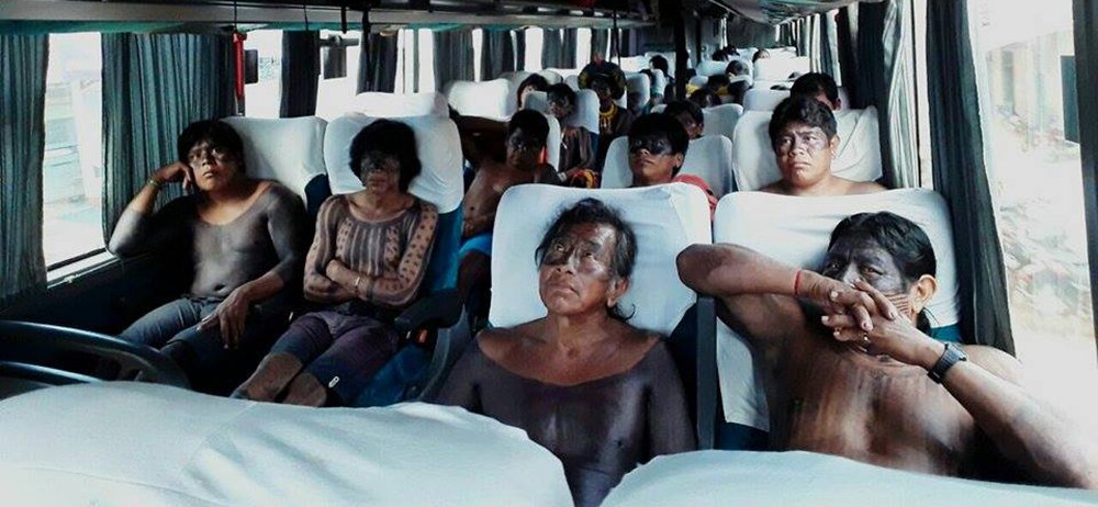 Unificar as Lutas em Defesa do Brasil indígena — Com este tema e em meio ao maior ataque aos direitos indígenas dos últimos 30 anos, a 15ª edição do Acampamento Terra Livre começa nesta segunda (23), com 2,5 mil indígenas do país inteiro em Brasília; nesse momento, centenas já se deslocam de suas terras em direção à capital federal, confira as caravanas (Foto: Aquiles Lins) Unificar as Lutas em Defesa do Brasil indígena — Com este tema e em meio ao maior ataque aos direitos indígenas dos últimos 30 anos, a 15ª edição do Acampamento Terra Livre começa nesta segunda (23), com 2,5 mil indígenas do país inteiro em Brasília; nesse momento, centenas já se deslocam de suas terras em direção à capital federal, confira as caravanas