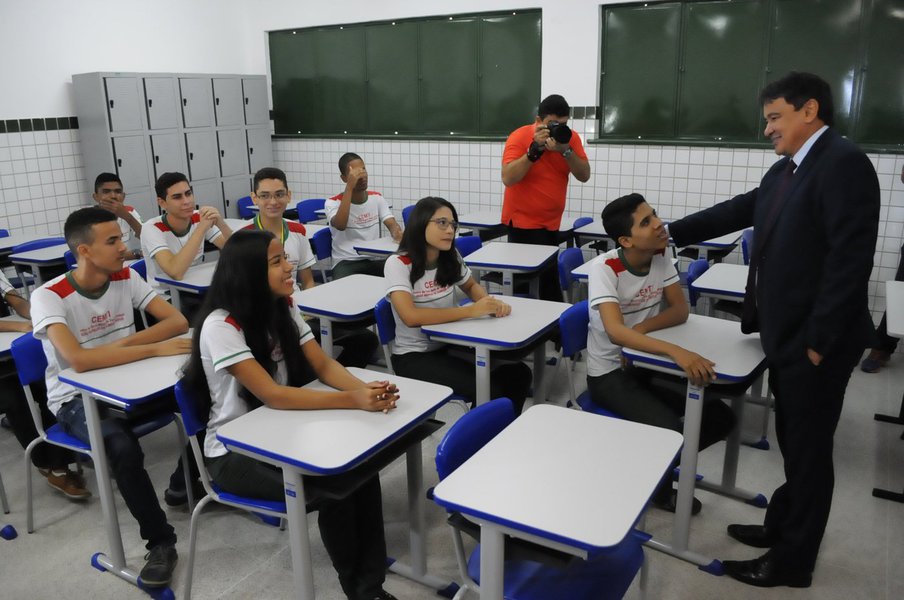 Problemas como o analfabetismo, evasão escolar e o baixo rendimento têm sido enfrentados; o Piauí atingiu a marca de 4.9 em 2015, superando metas do Ministério da Educação para os quatro anos seguintes; consequência é o melhor posicionamento no ranking dos estados da federação, que projetam o Piauí na 14ª posição entre as 18 maiores do país (Foto: Voney Malta) Problemas como o analfabetismo, evasão escolar e o baixo rendimento têm sido enfrentados; o Piauí atingiu a marca de 4.9 em 2015, superando metas do Ministério da Educação para os quatro anos seguintes; consequência é o melhor posicionamento no ranking dos estados da federação, que projetam o Piauí na 14ª posição entre as 18 maiores do país