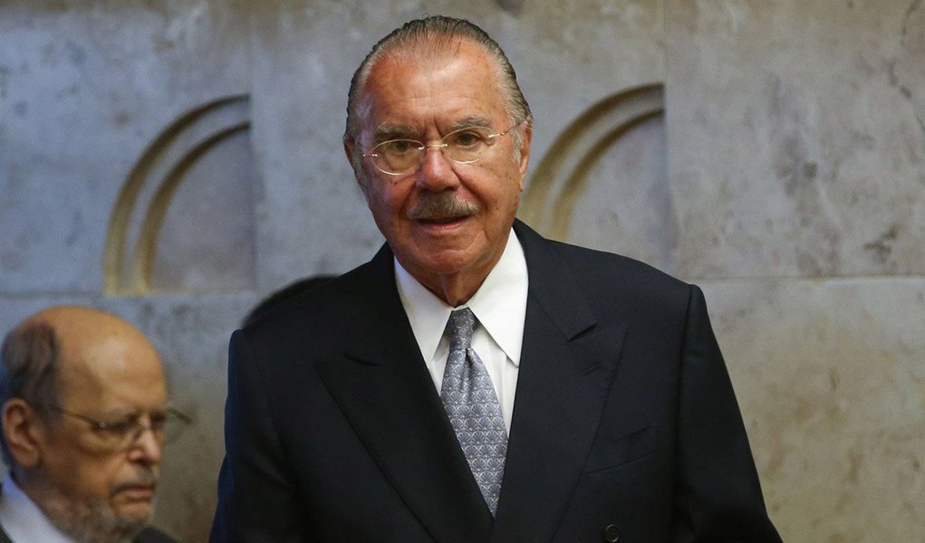 Brasília - O ex-presidente José Sarney na cerimônia de posse da nova presidente do Supremo Tribunal Federal (STF), ministra Cármen Lúcia (Wilson Dias/Agência Brasil) (Foto: Voney Malta) Brasília - O ex-presidente José Sarney na cerimônia de posse da nova presidente do Supremo Tribunal Federal (STF), ministra Cármen Lúcia (Wilson Dias/Agência Brasil)