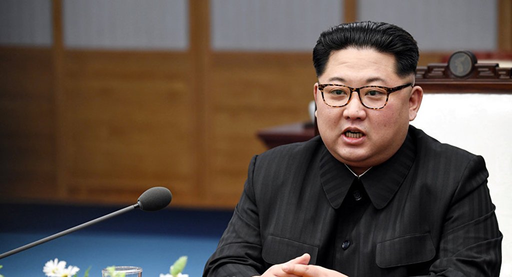 O líder da Coreia do Norte, Kim Jong-un, encontrou-se em Pyongyang com o chanceler chinês, Wang Yi; Kim Jong-un apontou que a desnuclearização compreende uma "posição firme da Coreia do Norte", frisando que Pyongyang gostaria de reestabelecer o diálogo na região; Wang Yi frisou que a China apoia plenamente as tendências positivas que estão acontecendo na península da Coreia; Apoiaremos os esforços da Coreia do Norte de levar adiante a desnuclearezação", afirmou Wang Yi (Foto: Leonardo Lucena) O líder da Coreia do Norte, Kim Jong-un, encontrou-se em Pyongyang com o chanceler chinês, Wang Yi; Kim Jong-un apontou que a desnuclearização compreende uma "posição firme da Coreia do Norte", frisando que Pyongyang gostaria de reestabelecer o diálogo na região; Wang Yi frisou que a China apoia plenamente as tendências positivas que estão acontecendo na península da Coreia; Apoiaremos os esforços da Coreia do Norte de levar adiante a desnuclearezação", afirmou Wang Yi
