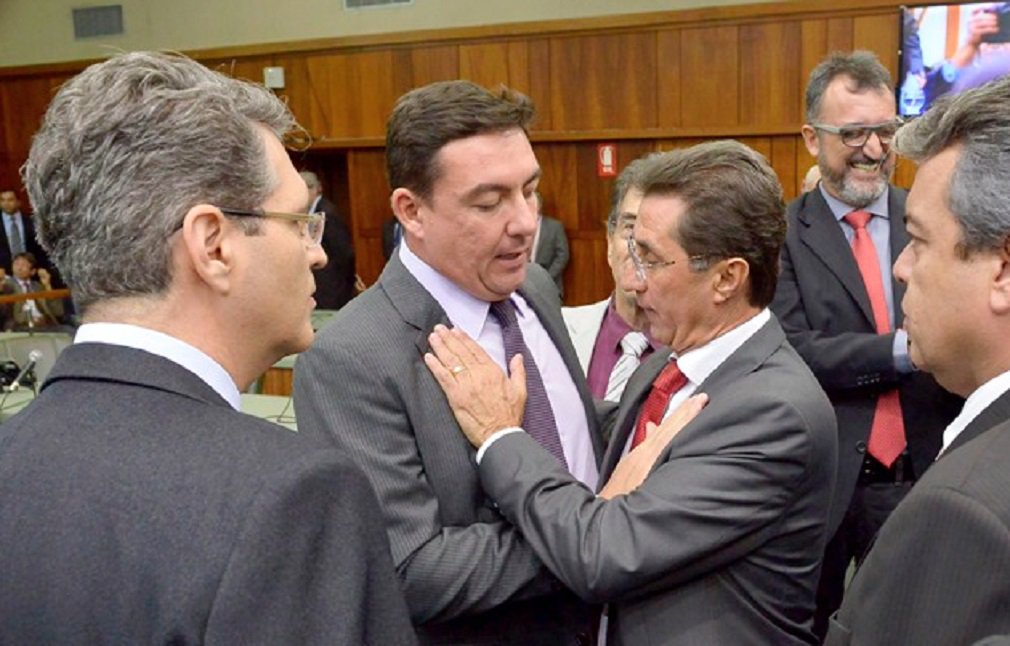 Presidente da Assembleia Legislativa, o deputado José Vitti (PSDB) defende a adoção do chamado “Orçamento Impositivo”; segundo ele, a liberação das verbas parlamentares para bancar obras nos municípios, até o limite de R$ 3 milhões, é uma ferramenta fundamental para a valorização do trabalho de cada um dos deputados (Foto: José Barbacena) Presidente da Assembleia Legislativa, o deputado José Vitti (PSDB) defende a adoção do chamado “Orçamento Impositivo”; segundo ele, a liberação das verbas parlamentares para bancar obras nos municípios, até o limite de R$ 3 milhões, é uma ferramenta fundamental para a valorização do trabalho de cada um dos deputados