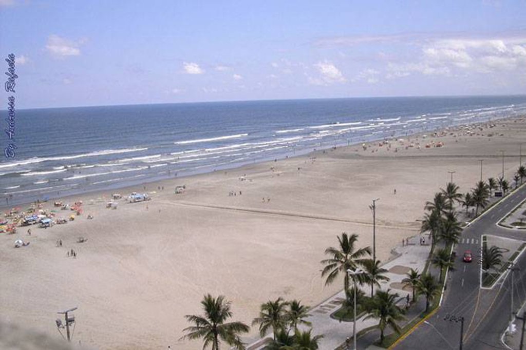 Uma menina de apenas 11 anos foi estuprada por 14 homens na cidade de Praia Grande, litoral de São Paulo; a Secretaria Estadual de Segurança Pública informou que a Polícia Civil investiga o caso; de acordo com a pasta, a vítima vai passar por exames do IML (Foto: Leonardo Lucena) Uma menina de apenas 11 anos foi estuprada por 14 homens na cidade de Praia Grande, litoral de São Paulo; a Secretaria Estadual de Segurança Pública informou que a Polícia Civil investiga o caso; de acordo com a pasta, a vítima vai passar por exames do IML