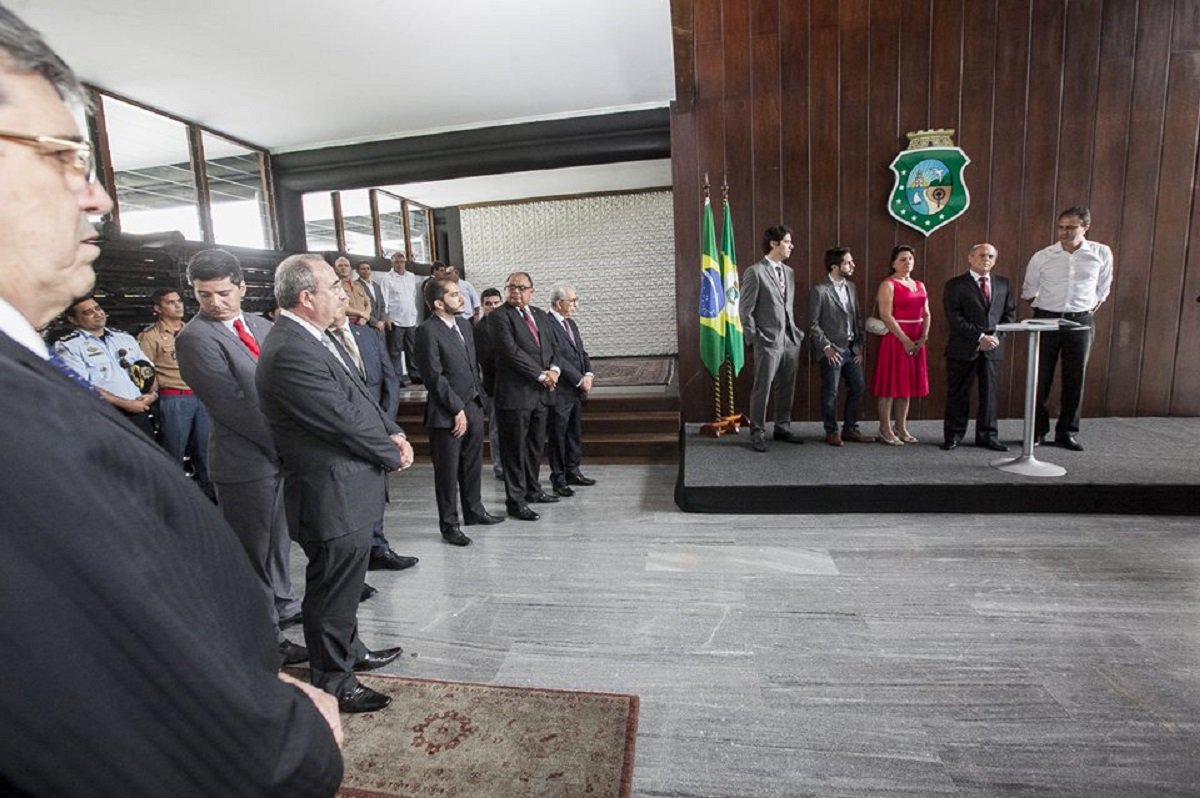O presidente do Tribunal de Justiça do Ceará, Gladyson Pontes, assume a partir de hoje, interinamente, o Governo do Estado, com a viagem do governador Camilo Santana para Paris. Camilo integrará a comitiva do voo inaugural da Air France/KLM de Paris para Fortaleza, na próxima quinta-feira (04). O governador destacou a importância do HUB da Air France/KLM/GOL, para a economia e o turismo do Ceará (Foto: Fatima 247) O presidente do Tribunal de Justiça do Ceará, Gladyson Pontes, assume a partir de hoje, interinamente, o Governo do Estado, com a viagem do governador Camilo Santana para Paris. Camilo integrará a comitiva do voo inaugural da Air France/KLM de Paris para Fortaleza, na próxima quinta-feira (04). O governador destacou a importância do HUB da Air France/KLM/GOL, para a economia e o turismo do Ceará