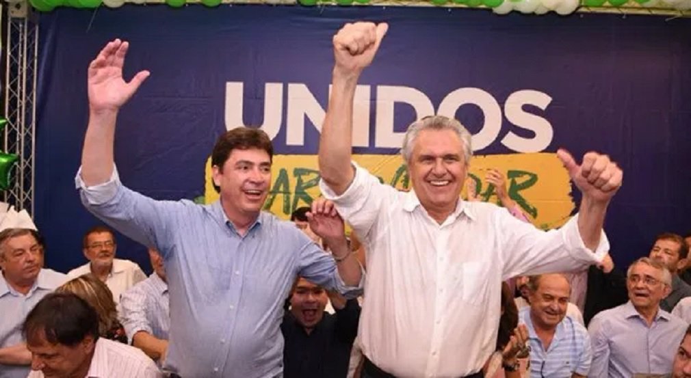 O senador Wilder Morais foi recebido com festa no Democratas, presidido pelo senador Ronaldo Caiado em Goiás; cerimônia de filiação aconteceu no auditório do Castro’s Park Hotel, em Goiânia, na manhã desta quinta-feira (5); no DEM, Wilder achou a vaga para disputar o Senado, espaço que não tinha na base aliada; evento também marcou a filiação de dois deputados estaduais que deixam a base aliada para se juntar ao grupo de Caiado. Álvaro Guimarães deixa o PR e Iso Moreira sai do PSDB (Foto: José Barbacena) O senador Wilder Morais foi recebido com festa no Democratas, presidido pelo senador Ronaldo Caiado em Goiás; cerimônia de filiação aconteceu no auditório do Castro’s Park Hotel, em Goiânia, na manhã desta quinta-feira (5); no DEM, Wilder achou a vaga para disputar o Senado, espaço que não tinha na base aliada; evento também marcou a filiação de dois deputados estaduais que deixam a base aliada para se juntar ao grupo de Caiado. Álvaro Guimarães deixa o PR e Iso Moreira sai do PSDB