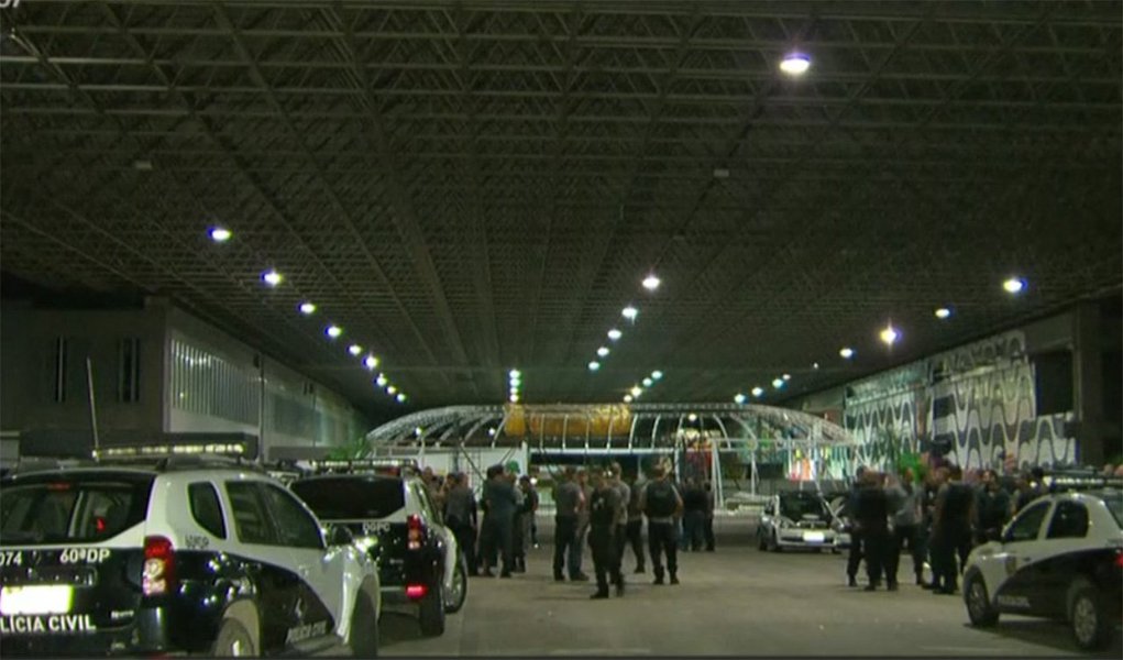 Operação da Polícia Civil tenta desarticular o braço financeiro da milícia Liga da Justiça, que atua na zona oeste do Rio e na Baixada Fluminense com o transporte ilegal em vans, venda de gás e combustíveis, retirada irregular de barro e mercadorias falsificadas; um dos principais alvos é Wellington da Silva Braga, conhecido como Ecko, apontado como o chefe da milícia; 12 pessoas já foram presas (Foto: Voney Malta) Operação da Polícia Civil tenta desarticular o braço financeiro da milícia Liga da Justiça, que atua na zona oeste do Rio e na Baixada Fluminense com o transporte ilegal em vans, venda de gás e combustíveis, retirada irregular de barro e mercadorias falsificadas; um dos principais alvos é Wellington da Silva Braga, conhecido como Ecko, apontado como o chefe da milícia; 12 pessoas já foram presas