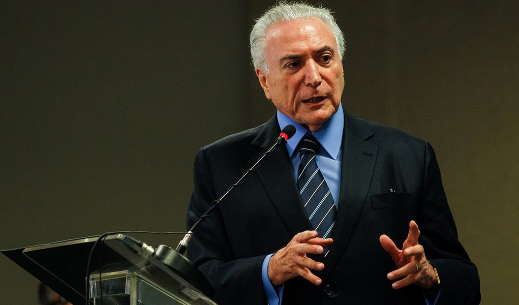 Sem os votos necessários para conseguir aprovar a reforma da Previdência, Michel Temer atribuiu o insucesso a resistência de "setores privilegiados da sociedade" às mudanças propostas; "Resolvemos enfrentar um tema central para o país, a reforma da Previdência, que foi combatida por setores privilegiados da sociedade, já que ela não se dirigia aos mais pobres. Ao contrário, os mais vulneráveis, que ganhavam até o teto da aposentadoria do setor privado, não tinham prejuízo nas propostas que fizemos", disse (Foto: Paulo Emílio) Sem os votos necessários para conseguir aprovar a reforma da Previdência, Michel Temer atribuiu o insucesso a resistência de "setores privilegiados da sociedade" às mudanças propostas; "Resolvemos enfrentar um tema central para o país, a reforma da Previdência, que foi combatida por setores privilegiados da sociedade, já que ela não se dirigia aos mais pobres. Ao contrário, os mais vulneráveis, que ganhavam até o teto da aposentadoria do setor privado, não tinham prejuízo nas propostas que fizemos", disse