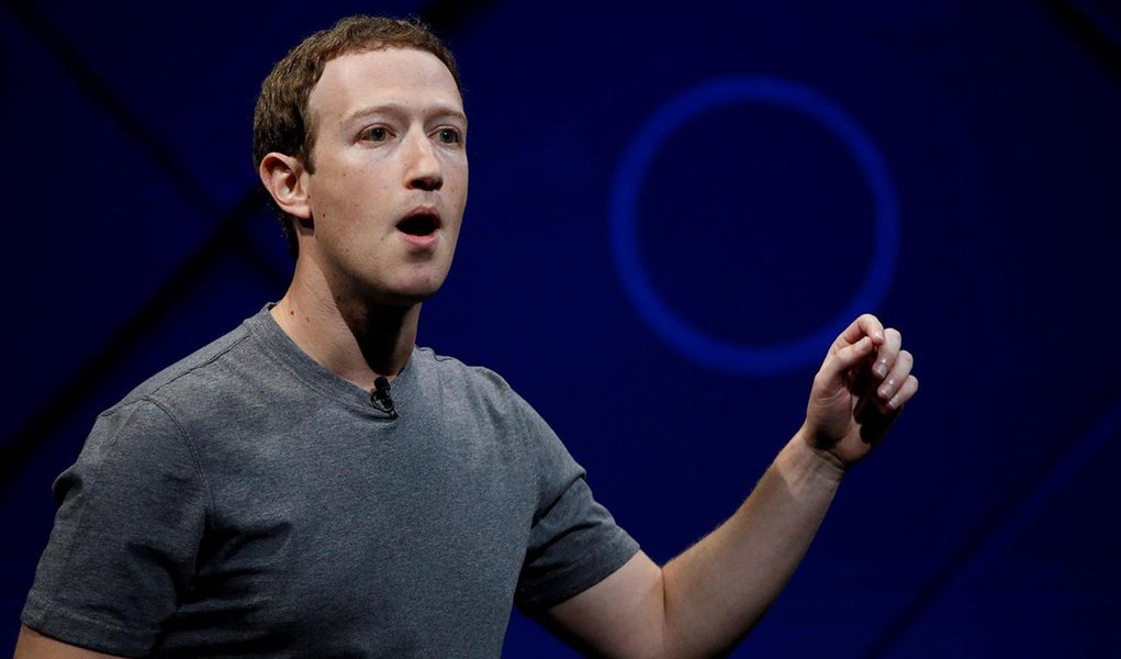 Presidente-executivo do Facebook, Mark Zuckerberg, não irá responder perguntas de parlamentares britânicos sobre como milhões de dados de usuários chegaram às mãos da empresa de consultoria política Cambridge Analytica; Zuckerberg irá, ao invés disso, enviar seu diretor de tecnologia, Mike Schroepfer, ou seu diretor de produto, Chris Cox, para comparecer à Comissão Digital, de Cultura, Mídia e Esporte do Parlamento britânico; escândalo levou o preço das ações da companhia a despencar e desencadearam novas questões sobre a confiabilidade do Facebook (Foto: Paulo Emílio) Presidente-executivo do Facebook, Mark Zuckerberg, não irá responder perguntas de parlamentares britânicos sobre como milhões de dados de usuários chegaram às mãos da empresa de consultoria política Cambridge Analytica; Zuckerberg irá, ao invés disso, enviar seu diretor de tecnologia, Mike Schroepfer, ou seu diretor de produto, Chris Cox, para comparecer à Comissão Digital, de Cultura, Mídia e Esporte do Parlamento britânico; escândalo levou o preço das ações da companhia a despencar e desencadearam novas questões sobre a confiabilidade do Facebook