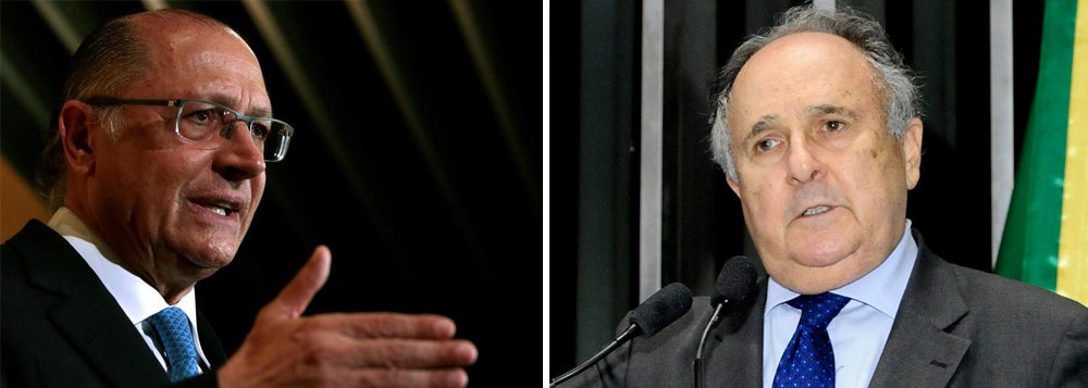 Presidenciável pelo PSDB, Geraldo Alckmin convidou o senador Cristovam Buarque (PPS-DF) para elaborar suas propostas de governo na área da educação; o parlamentar vai sugerir ao tucano defender educação em tempo integral e a federalização do ensino básico; senador, que foi ministro da Educação no governo Lula e traiu o eleitorado ao votar pelo golpe, vai afundar de vez a carreira política ao contribuir com o projeto tucano (Foto: Gisele Federicce) Presidenciável pelo PSDB, Geraldo Alckmin convidou o senador Cristovam Buarque (PPS-DF) para elaborar suas propostas de governo na área da educação; o parlamentar vai sugerir ao tucano defender educação em tempo integral e a federalização do ensino básico; senador, que foi ministro da Educação no governo Lula e traiu o eleitorado ao votar pelo golpe, vai afundar de vez a carreira política ao contribuir com o projeto tucano