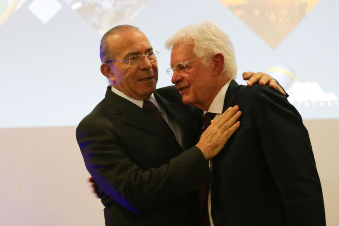 A bancada do PSOL na Câmara protocolou nesta quarta-feira (18), na Justiça Federal, em Brasília, uma ação popular para que seja anulada a nomeação e posse do ministro Moreira Franco (MDB-RJ) no Ministério de Minas e Energia; de acordo com os deputados, nomeação configura "incontroverso desvio de finalidade"; "É de conhecimento público e notório" que existem diversas menções ao nome de Moreira Franco em delações e depoimentos de investigados e condenados por atos de corrupção (Foto: Aquiles Lins) A bancada do PSOL na Câmara protocolou nesta quarta-feira (18), na Justiça Federal, em Brasília, uma ação popular para que seja anulada a nomeação e posse do ministro Moreira Franco (MDB-RJ) no Ministério de Minas e Energia; de acordo com os deputados, nomeação configura "incontroverso desvio de finalidade"; "É de conhecimento público e notório" que existem diversas menções ao nome de Moreira Franco em delações e depoimentos de investigados e condenados por atos de corrupção