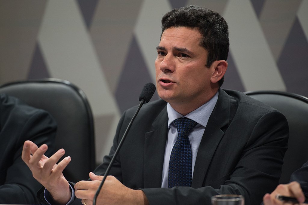 O juiz federal Sergio Moro participa na Comissão de Constituição, Justiça e Cidadania (CCJ) do Senado de audiência pública sobre projeto que altera o Código de Processo Penal (Fabio Rodrigues Pozzebom/Agência Brasil) (Foto: Leonardo Lucena) O juiz federal Sergio Moro participa na Comissão de Constituição, Justiça e Cidadania (CCJ) do Senado de audiência pública sobre projeto que altera o Código de Processo Penal (Fabio Rodrigues Pozzebom/Agência Brasil)