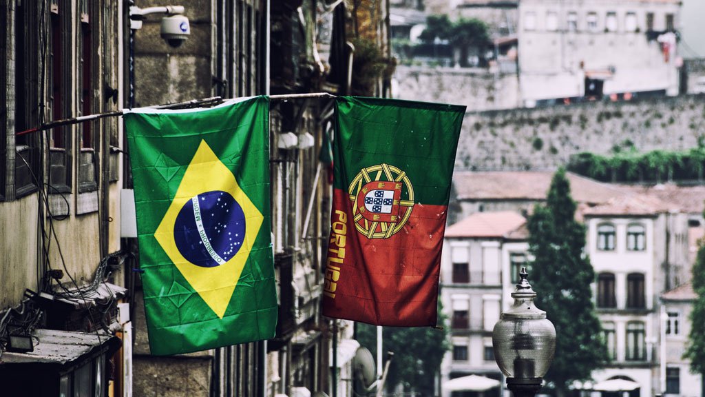 De passagem por Portugal, o jornalista Sidney Rezende mostra relatos de pessoas em busca de explicações sobre as razões que estão levando brasileiros a buscar “refúgio” em outros países, principalmente Portugal e Estados Unidos; "As pessoas querem saber se este êxodo teria motivações políticas. Em seguida, constrangidas, elas diziam que chama a atenção o nosso 'grosseiro' comportamento. Um 'estilo predador', disse-me um deles", relata Rezende (Foto: Aquiles Lins) De passagem por Portugal, o jornalista Sidney Rezende mostra relatos de pessoas em busca de explicações sobre as razões que estão levando brasileiros a buscar “refúgio” em outros países, principalmente Portugal e Estados Unidos; "As pessoas querem saber se este êxodo teria motivações políticas. Em seguida, constrangidas, elas diziam que chama a atenção o nosso 'grosseiro' comportamento. Um 'estilo predador', disse-me um deles", relata Rezende