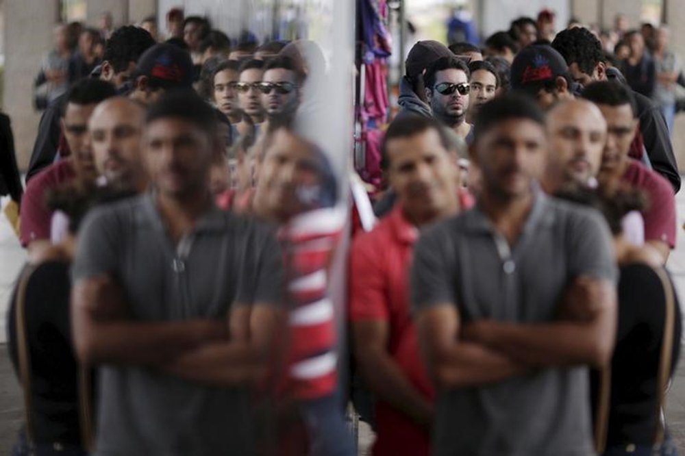 Pessoas em fila de agência de empregos em Brasília, no Brasil 08/03/2016 REUTERS/Ueslei Marcelino (Foto: Gisele Federicce) Pessoas em fila de agência de empregos em Brasília, no Brasil 08/03/2016 REUTERS/Ueslei Marcelino