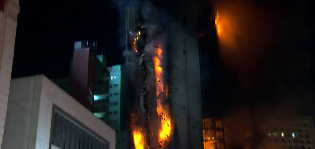 O inquérito do MP-SP que apurava riscos ligados ao edifício que desabou na madrugada desta terça-feira (1º) no centro de São Paulo foi arquivado em 18 de março deste ano; o MP decidiu reabrir o inquérito "para verificação das causas do acidente e também da veracidade dos relatórios técnicos encaminhados ao Ministério Público pelos órgãos públicos responsáveis pela manutenção e fiscalização da edificação" (Foto: Leonardo Lucena) O inquérito do MP-SP que apurava riscos ligados ao edifício que desabou na madrugada desta terça-feira (1º) no centro de São Paulo foi arquivado em 18 de março deste ano; o MP decidiu reabrir o inquérito "para verificação das causas do acidente e também da veracidade dos relatórios técnicos encaminhados ao Ministério Público pelos órgãos públicos responsáveis pela manutenção e fiscalização da edificação"