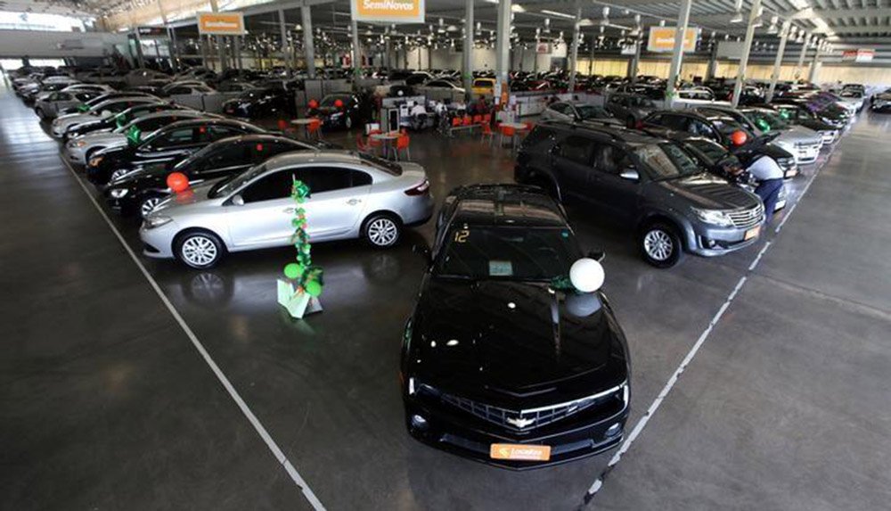 Os licenciamentos de carros, comerciais leves, caminhões e ônibus novos no Brasil em abril subiram 38,5% sobre a fraca base de comparação de 2017 e avançaram cerca de 5%o ante março deste ano; vendas de veículos novos no mês passado somaram 217,35 mil unidades ante 207,4 mil em março deste ano e 156,9 mil em abril de 2017 (Foto: Paulo Emílio) Os licenciamentos de carros, comerciais leves, caminhões e ônibus novos no Brasil em abril subiram 38,5% sobre a fraca base de comparação de 2017 e avançaram cerca de 5%o ante março deste ano; vendas de veículos novos no mês passado somaram 217,35 mil unidades ante 207,4 mil em março deste ano e 156,9 mil em abril de 2017