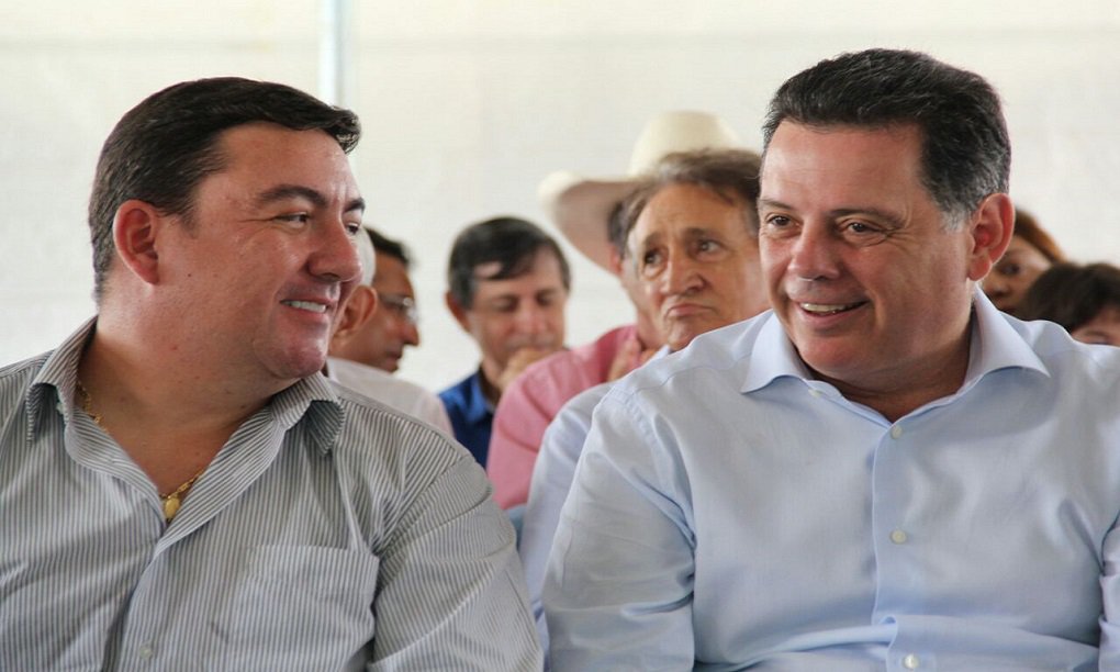 O governador Marconi Perillo e o presidente da Assembleia Legislativa, José Vitti, ambos do PSDB, voltaram a demonstrar afinidade política durante entrega de benefícios do programa Goiás na frente no município de Edeia; os dois afirmaram que a diplomacia e o diálogo marcam o relacionamento entre o governo estadual e o Assembleia; Marconi fez questão de ressaltar o perfil conciliador de Vitti, dizendo que o deputado tucano conferiu estabilidade ao governo no comando do Legislativo (Foto: José Barbacena) O governador Marconi Perillo e o presidente da Assembleia Legislativa, José Vitti, ambos do PSDB, voltaram a demonstrar afinidade política durante entrega de benefícios do programa Goiás na frente no município de Edeia; os dois afirmaram que a diplomacia e o diálogo marcam o relacionamento entre o governo estadual e o Assembleia; Marconi fez questão de ressaltar o perfil conciliador de Vitti, dizendo que o deputado tucano conferiu estabilidade ao governo no comando do Legislativo