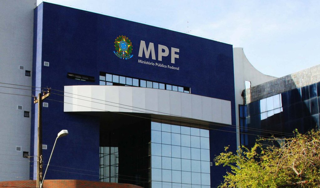 O MPF protocolou uma Ação Civil Pública alegando que o Exército brasileiro exigiu, ilegalmente, que seus alistados respondam se participam de movimentos sociais, políticos e religiosos; segundo o MPF, o Exército mentiu ao responder à Procuradoria da República que os questionários usados para o ingresso de militares não trazem perguntas desse tipo; o MPF pede indenização à União pelo Exército não ter tomado medidas para evitar a tortura contra soldados dentro de um quartel em Jataí, em Goiás (Foto: Leonardo Lucena) O MPF protocolou uma Ação Civil Pública alegando que o Exército brasileiro exigiu, ilegalmente, que seus alistados respondam se participam de movimentos sociais, políticos e religiosos; segundo o MPF, o Exército mentiu ao responder à Procuradoria da República que os questionários usados para o ingresso de militares não trazem perguntas desse tipo; o MPF pede indenização à União pelo Exército não ter tomado medidas para evitar a tortura contra soldados dentro de um quartel em Jataí, em Goiás