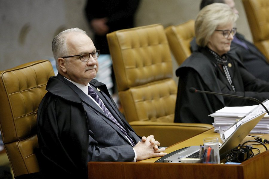 Os juristas Antônio Escrivão Filho e José Geraldo de Sousa Filho criticaram a citação feita pelo relator do julgamento do habeas corpus (HC) do ex-presidente Lula no STF, Edson Fachin, ao livro de sua autoria Para um debate teórico-conceitual e político sobre os direitos humanos (Foto: Aquiles Lins) Os juristas Antônio Escrivão Filho e José Geraldo de Sousa Filho criticaram a citação feita pelo relator do julgamento do habeas corpus (HC) do ex-presidente Lula no STF, Edson Fachin, ao livro de sua autoria Para um debate teórico-conceitual e político sobre os direitos humanos