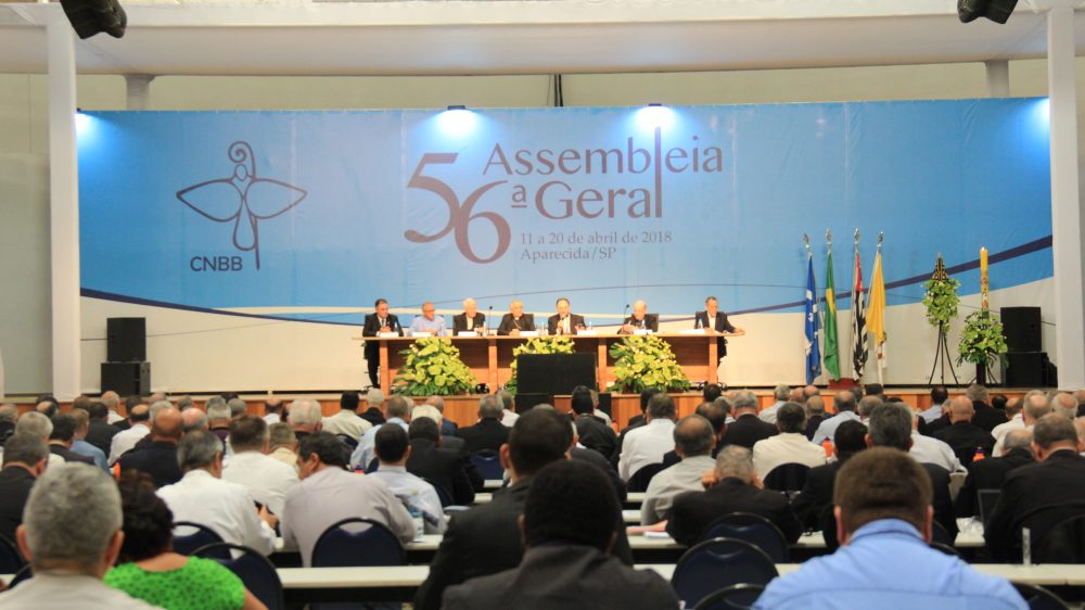 Penso que a CNBB, tendo em vista sua história na luta pelas liberdades democráticas e pela justiça social, é convidada a se posicionar claramente sobre a situação política atual do nosso país, a indicar à sociedade brasileira caminhos de superação da crise. Está em jogo, no atual momento, o futuro da nossa Nação (Foto: Robson Sávio Reis Souza) Penso que a CNBB, tendo em vista sua história na luta pelas liberdades democráticas e pela justiça social, é convidada a se posicionar claramente sobre a situação política atual do nosso país, a indicar à sociedade brasileira caminhos de superação da crise. Está em jogo, no atual momento, o futuro da nossa Nação
