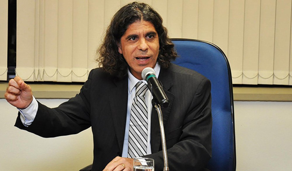 A Lei 13.467 acaba de completar cinco meses, acompanhada na maior parte desse tempo da Medida Provisória (MP) 808, já sem validade. Prometia a "modernização" da legislação trabalhista, conforme o discurso do governo; para o juiz e professor Jorge Luiz Souto Maior, a legislação;porém, trouxe ainda mais insegurança jurídica e "balbúrdia" no meio jurídico, empresarial e do trabalho e que só há uma solução para o problema: revogar a lei e retomar uma discussão "séria e profunda" sobre um novo código do trabalho (Foto: Paulo Emílio) A Lei 13.467 acaba de completar cinco meses, acompanhada na maior parte desse tempo da Medida Provisória (MP) 808, já sem validade. Prometia a "modernização" da legislação trabalhista, conforme o discurso do governo; para o juiz e professor Jorge Luiz Souto Maior, a legislação;porém, trouxe ainda mais insegurança jurídica e "balbúrdia" no meio jurídico, empresarial e do trabalho e que só há uma solução para o problema: revogar a lei e retomar uma discussão "séria e profunda" sobre um novo código do trabalho