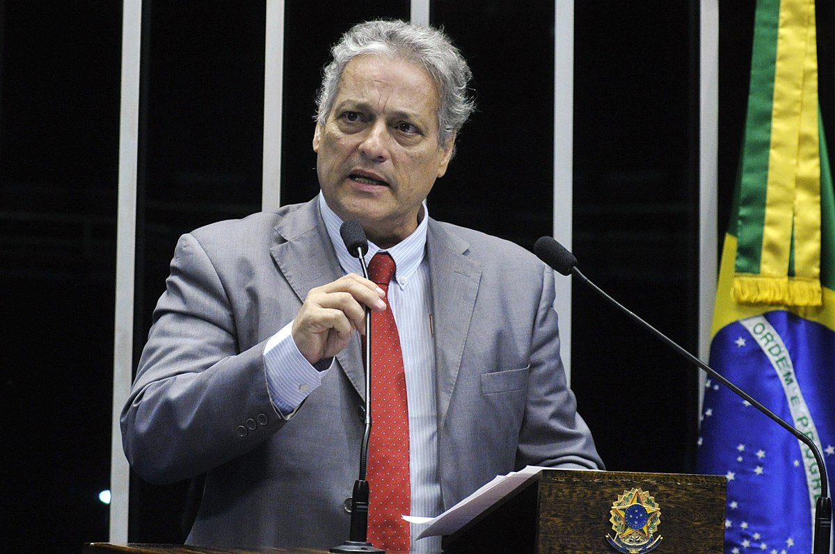 "É esse o tiro pela culatra que sua excelência Sergio Moro desejava para o Brasil?", questionou João Vicente Goulart, para na sequência afirmar que apenas em sua próxima viagem aos Estados Unidos o juiz "prestará contas" (Foto: Aquiles Lins) "É esse o tiro pela culatra que sua excelência Sergio Moro desejava para o Brasil?", questionou João Vicente Goulart, para na sequência afirmar que apenas em sua próxima viagem aos Estados Unidos o juiz "prestará contas"