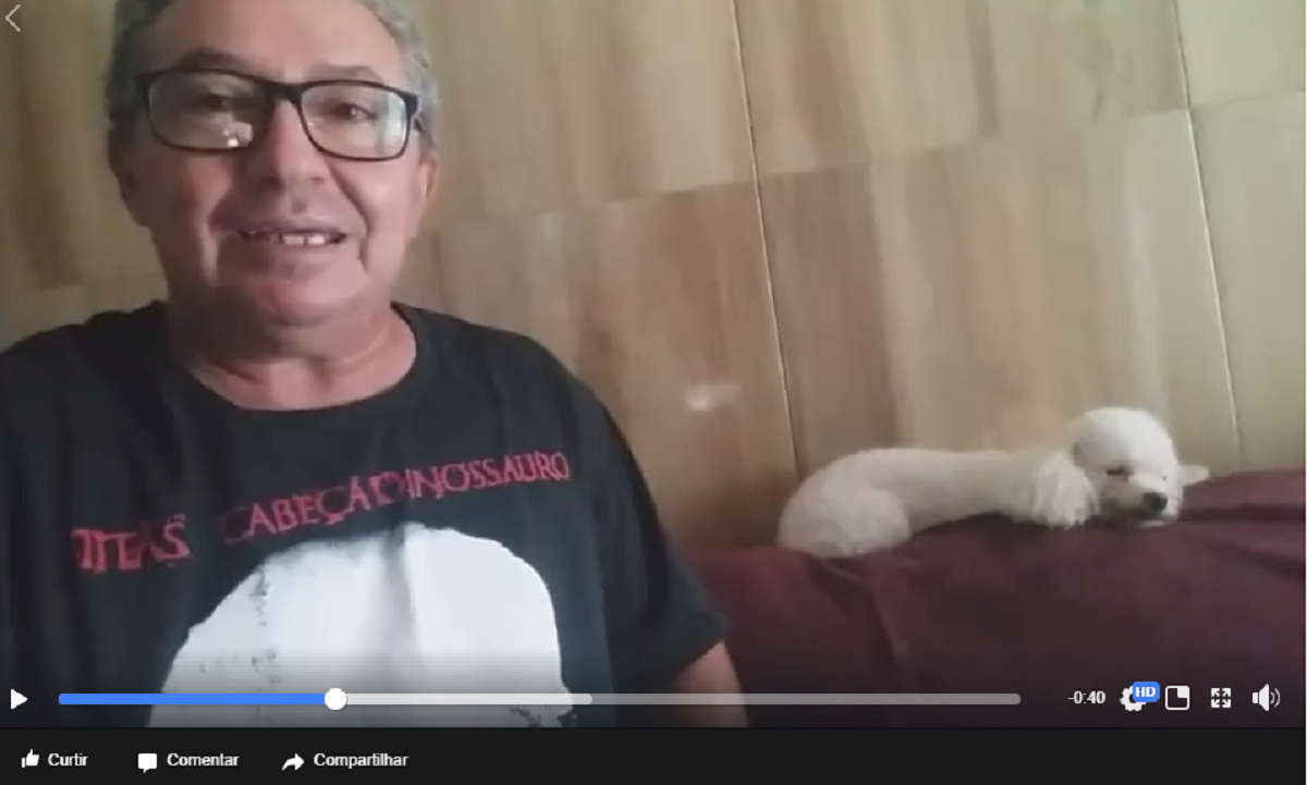 O cearense Marcos Ribeiro, que publicou um vídeo que viralizou nas redes sociais, ironizando a campanha da Rede Globo “Que Brasil você quer para o futuro?”, publicou hoje (27), um novo vídeo na página do Facebook agradecendo os compartilhamentos. Na nova postagem com título "PQ EU NÃO SOU MODINHA. APENAS GOSTO DE FAZER O OUTRO SORRIR" ele diz que o objetivo era só fazer o povo sorrir. O novo vídeo, postado na manhã de hoje (27), já tem quase 2000 visualizações (Foto: Fatima 247) O cearense Marcos Ribeiro, que publicou um vídeo que viralizou nas redes sociais, ironizando a campanha da Rede Globo “Que Brasil você quer para o futuro?”, publicou hoje (27), um novo vídeo na página do Facebook agradecendo os compartilhamentos. Na nova postagem com título "PQ EU NÃO SOU MODINHA. APENAS GOSTO DE FAZER O OUTRO SORRIR" ele diz que o objetivo era só fazer o povo sorrir. O novo vídeo, postado na manhã de hoje (27), já tem quase 2000 visualizações