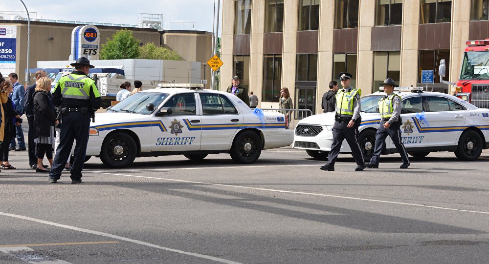 Uma van atingiu várias pessoas em um importante cruzamento na parte norte de Toronto, levando as autoridades a fechar o local na Yonge Street, disse a polícia no Twitter; polícia informou que o motorista da van estava sob custódia, sem revelar detalhes da idade, gênero ou possível motivação do incidente (Foto: Aquiles Lins) Uma van atingiu várias pessoas em um importante cruzamento na parte norte de Toronto, levando as autoridades a fechar o local na Yonge Street, disse a polícia no Twitter; polícia informou que o motorista da van estava sob custódia, sem revelar detalhes da idade, gênero ou possível motivação do incidente