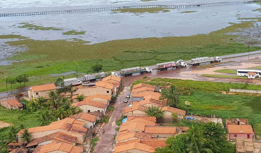 Depois de usar aliados para impedir a passagem da estrutura da ponte Central-Bequimão por uma dos municípios que receberá o benefício, a ideia dos aliados dos Sarney é impedir as obras; o MDB apresentou uma representação para impedir a veiculação da notícia ção por considerar propaganda eleitoral antecipada (Foto: Voney Malta) www.brasil247.com - Depois de usar aliados para impedir a passagem da estrutura da ponte Central-Bequimão por uma dos municípios que receberá o benefício, a ideia dos aliados dos Sarney é impedir as obras; o MDB apresentou uma representação para impedir a veiculação da notícia ção por considerar propaganda eleitoral antecipada
