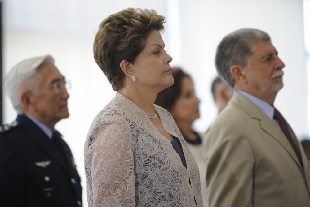 A presidente deposta Dilma Rousseff e o embaixador Celso Amorim pretendem denunciar, a correspondentes estrangeiros, o avanço do fascismo no Brasil e os riscos à democracia; os dois concedem entrevista coletiva nesta segunda-feira, 26 de março, às 15 horas, no hotel Rio Othon Palace, no Rio de Janeiro, e vão tratar dos ataques ocorridos à Caravana Lula pelo Brasil, por milícias no interior do Rio Grande do Sul, na semana passada; neste domingo, o ônibus de Lula foi atacado em Santa Catarina (Foto: Leonardo Attuch) A presidente deposta Dilma Rousseff e o embaixador Celso Amorim pretendem denunciar, a correspondentes estrangeiros, o avanço do fascismo no Brasil e os riscos à democracia; os dois concedem entrevista coletiva nesta segunda-feira, 26 de março, às 15 horas, no hotel Rio Othon Palace, no Rio de Janeiro, e vão tratar dos ataques ocorridos à Caravana Lula pelo Brasil, por milícias no interior do Rio Grande do Sul, na semana passada; neste domingo, o ônibus de Lula foi atacado em Santa Catarina