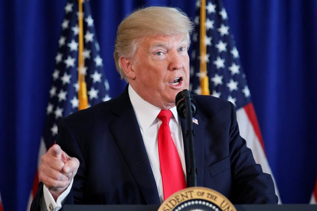 No Twitter, o presidente dos EUA, Donald Trump, cravou: "Os Estados Unidos apresentaram uma candidatura FUERTE com Canadá e México para a Copa do Mundo de 2026 (...). Seria uma pena se países que sempre apoiamos fizessem lobby contra a candidatura americana. Por que deveríamos apoiar estes países quando eles não nos apoiam?" (Foto: Leonardo Lucena) No Twitter, o presidente dos EUA, Donald Trump, cravou: "Os Estados Unidos apresentaram uma candidatura FUERTE com Canadá e México para a Copa do Mundo de 2026 (...). Seria uma pena se países que sempre apoiamos fizessem lobby contra a candidatura americana. Por que deveríamos apoiar estes países quando eles não nos apoiam?"