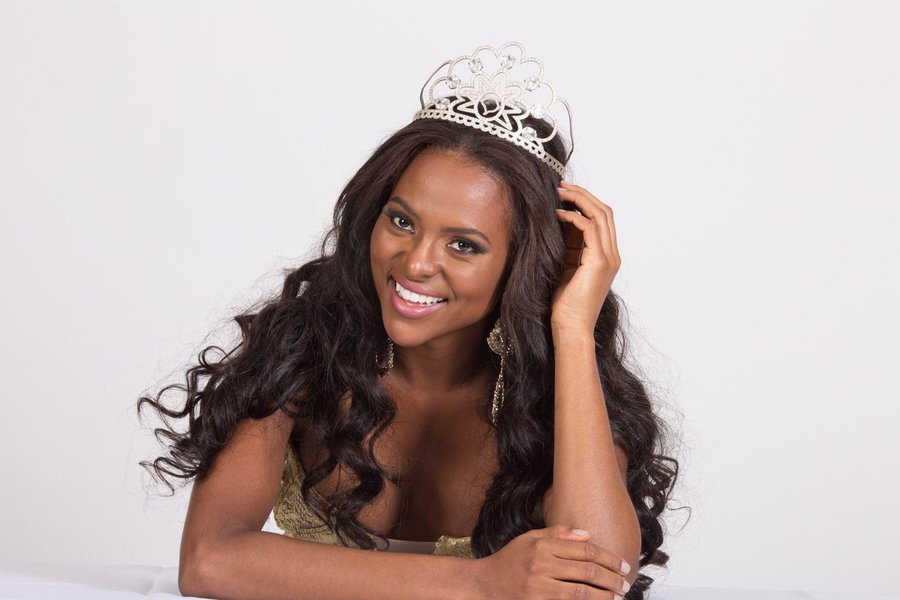 Modelo Samen dos Santos, representante do município de Tramandaí e finalista do concurso Miss Rio Grande do Sul, foi alvo de ataques racistas no Instagram; autores da postagens dizem que ela não representa a "mulher gaúcha que é branca e linda, não negra", entre outros comentários do gênero; Samen, que bloqueou os perfis racistas, diz que a situação não é novidade para ela; "Eu consigo me blindar contra tudo de negativo que envolve o meu nome, simplesmente ignorando. Foram anos ouvindo e lendo os mais diversos absurdos, que acabei me tornando mais forte" (Foto: Paulo Emílio) Modelo Samen dos Santos, representante do município de Tramandaí e finalista do concurso Miss Rio Grande do Sul, foi alvo de ataques racistas no Instagram; autores da postagens dizem que ela não representa a "mulher gaúcha que é branca e linda, não negra", entre outros comentários do gênero; Samen, que bloqueou os perfis racistas, diz que a situação não é novidade para ela; "Eu consigo me blindar contra tudo de negativo que envolve o meu nome, simplesmente ignorando. Foram anos ouvindo e lendo os mais diversos absurdos, que acabei me tornando mais forte"