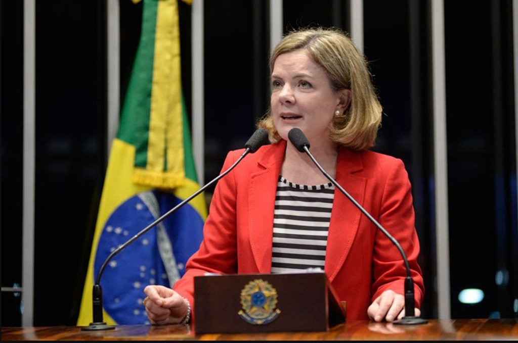 "Com Gleisi se destacando internacionalmente como porta-voz do ex-presidente Lula, Lava-jato produz outra uma denúncia contra o PT. Mais um factoide em forma de denúncia para alimentar a imprensa golpista contra a esquerda brasileira acaba de ser anunciada às vésperas das manifestações de primeiro de maio – que tende a ser o maior da história do país", diz Gabriel Dias, no Cafezinho (Foto: Leonardo Lucena) "Com Gleisi se destacando internacionalmente como porta-voz do ex-presidente Lula, Lava-jato produz outra uma denúncia contra o PT. Mais um factoide em forma de denúncia para alimentar a imprensa golpista contra a esquerda brasileira acaba de ser anunciada às vésperas das manifestações de primeiro de maio – que tende a ser o maior da história do país", diz Gabriel Dias, no Cafezinho