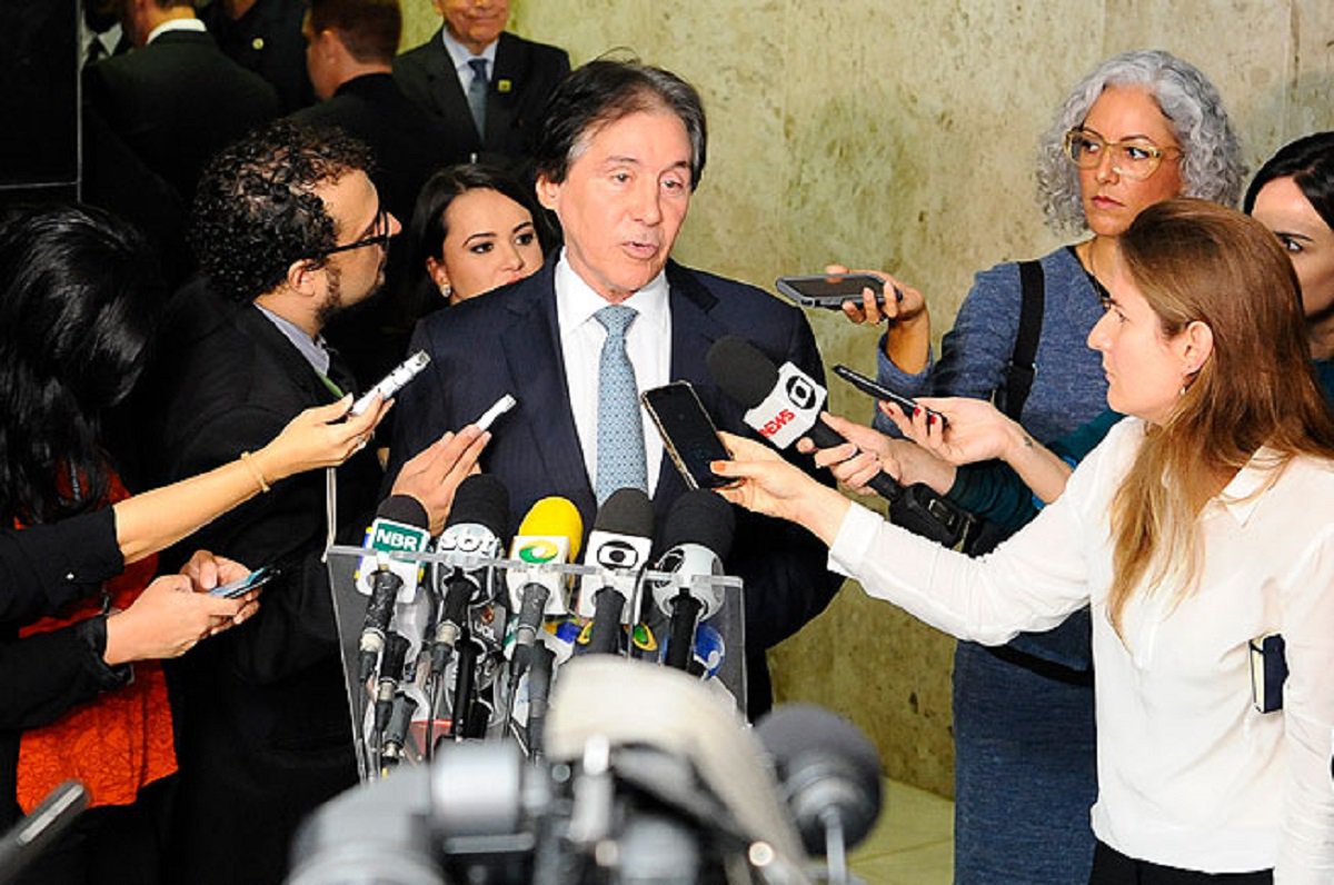 Nesta segunda-feira (2), o presidente do Senado, Eunício Oliveira (MDB-CE), afirmou que acredita na possibilidade de votação da Medida Provisória 808/2017, que altera a reforma trabalhista, se a Câmara dos Deputados enviar o texto com prazo mínimo de sete dias antes do vencimento. A MP é válida até o dia 23 de abril. Entre os pontos a serem revistos pela MP 808 está o trabalho em condições insalubres de grávidas e lactantes, além do chamado trabalho intermitente (Foto: Fatima 247) Nesta segunda-feira (2), o presidente do Senado, Eunício Oliveira (MDB-CE), afirmou que acredita na possibilidade de votação da Medida Provisória 808/2017, que altera a reforma trabalhista, se a Câmara dos Deputados enviar o texto com prazo mínimo de sete dias antes do vencimento. A MP é válida até o dia 23 de abril. Entre os pontos a serem revistos pela MP 808 está o trabalho em condições insalubres de grávidas e lactantes, além do chamado trabalho intermitente