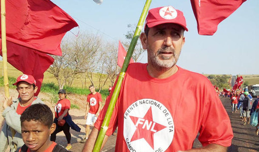 A Frente Nacional de Luta no Campo e Cidade (FNL) anunciou neste domingo, 22, que fará uma marcha, a partir do próximo dia 21 de maio, contra a prisão do ex-presidente Luiz Inácio Lula da Silva e pela democracia no País; segundo a FNL, liderada por José Rainha Júnior, a marcha reunirá militantes de 11 estados e percorrerá cerca de 600 km dentro do estado de São Paulo, sairá de Presidente Prudente até a capital paulista (Foto: Aquiles Lins) A Frente Nacional de Luta no Campo e Cidade (FNL) anunciou neste domingo, 22, que fará uma marcha, a partir do próximo dia 21 de maio, contra a prisão do ex-presidente Luiz Inácio Lula da Silva e pela democracia no País; segundo a FNL, liderada por José Rainha Júnior, a marcha reunirá militantes de 11 estados e percorrerá cerca de 600 km dentro do estado de São Paulo, sairá de Presidente Prudente até a capital paulista