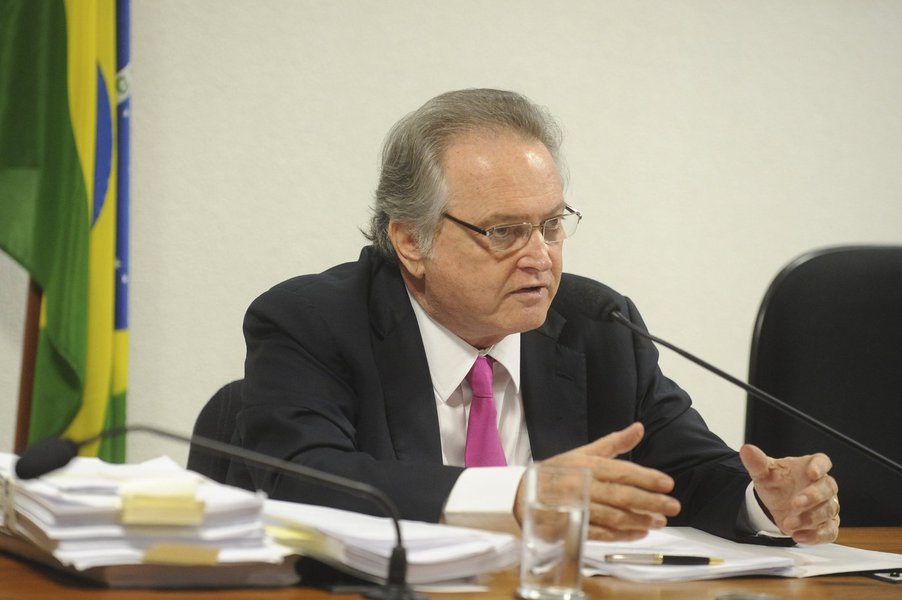O ex-ministro da Agricultura Wagner Rossi (MDB), preso na Operação Skala, negou participação em supostas irregularidades na edição do Decreto dos Portos. "É um assunto que não é da minha época, não é da minha alçada, que é o tal Decreto dos Portos. Eu tinha saído 15 anos antes da Codesp (Companhia Docas do Estado de São Paulo), portanto não tenho nada a ver", disse ele (Foto: Leonardo Lucena) O ex-ministro da Agricultura Wagner Rossi (MDB), preso na Operação Skala, negou participação em supostas irregularidades na edição do Decreto dos Portos. "É um assunto que não é da minha época, não é da minha alçada, que é o tal Decreto dos Portos. Eu tinha saído 15 anos antes da Codesp (Companhia Docas do Estado de São Paulo), portanto não tenho nada a ver", disse ele