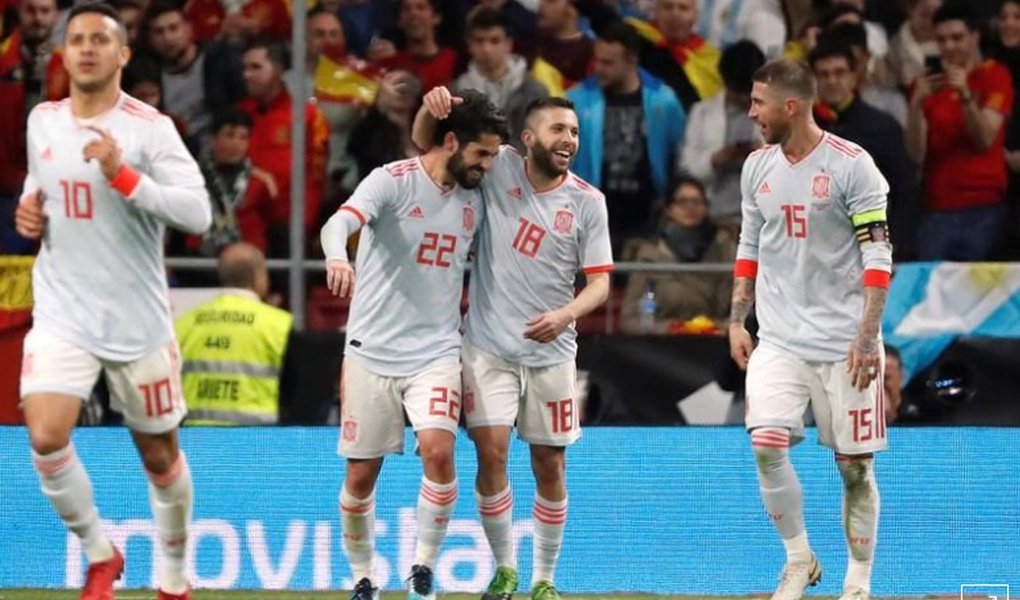 A Espanha mandou um aviso para seus adversários na Copa do Mundo nesta terça-feira, quando Isco marcou três gols em um massacre por 6 x 1 sobre a Argentina, que jogou sem Messi por conta de lesão, em amistoso nesta terça-feira; Diego Costa, Thiago e Iago Aspas também marcaram gols, e a seleção campeã mundial de 2010 humilhou a Argentina, que sofreu sem o astro Messi (Foto: Aquiles Lins) A Espanha mandou um aviso para seus adversários na Copa do Mundo nesta terça-feira, quando Isco marcou três gols em um massacre por 6 x 1 sobre a Argentina, que jogou sem Messi por conta de lesão, em amistoso nesta terça-feira; Diego Costa, Thiago e Iago Aspas também marcaram gols, e a seleção campeã mundial de 2010 humilhou a Argentina, que sofreu sem o astro Messi