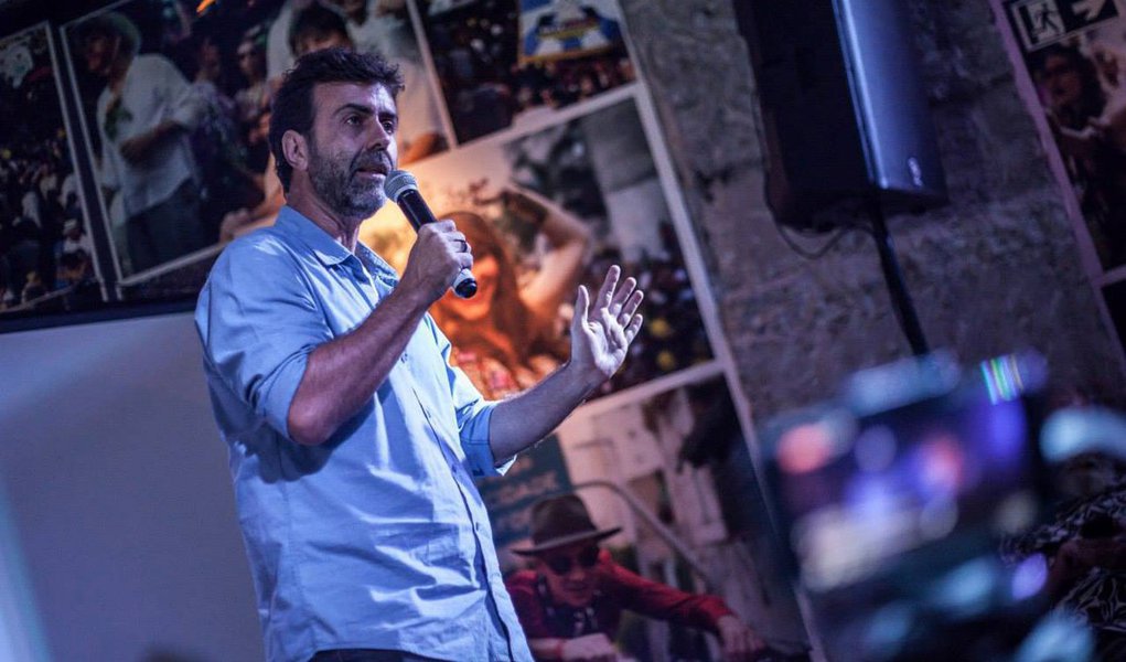 Se o deputado estadual Marcelo Freixo (PSOL) quiser disputar o governo do estado do Rio de Janeiro, tanto o PT quanto o PCdoB estão dispostos a retirarem suas candidaturas a governador para apoiá-lo; "O momento requer que deixemos de lado as vaidades partidárias", diz o presidente do PT-RJ, Washington Quaquá; "O Freixo é o único na esquerda com densidade eleitoral e política para disputar com imensa chance de vitória", completa (Foto: Aquiles Lins) Se o deputado estadual Marcelo Freixo (PSOL) quiser disputar o governo do estado do Rio de Janeiro, tanto o PT quanto o PCdoB estão dispostos a retirarem suas candidaturas a governador para apoiá-lo; "O momento requer que deixemos de lado as vaidades partidárias", diz o presidente do PT-RJ, Washington Quaquá; "O Freixo é o único na esquerda com densidade eleitoral e política para disputar com imensa chance de vitória", completa