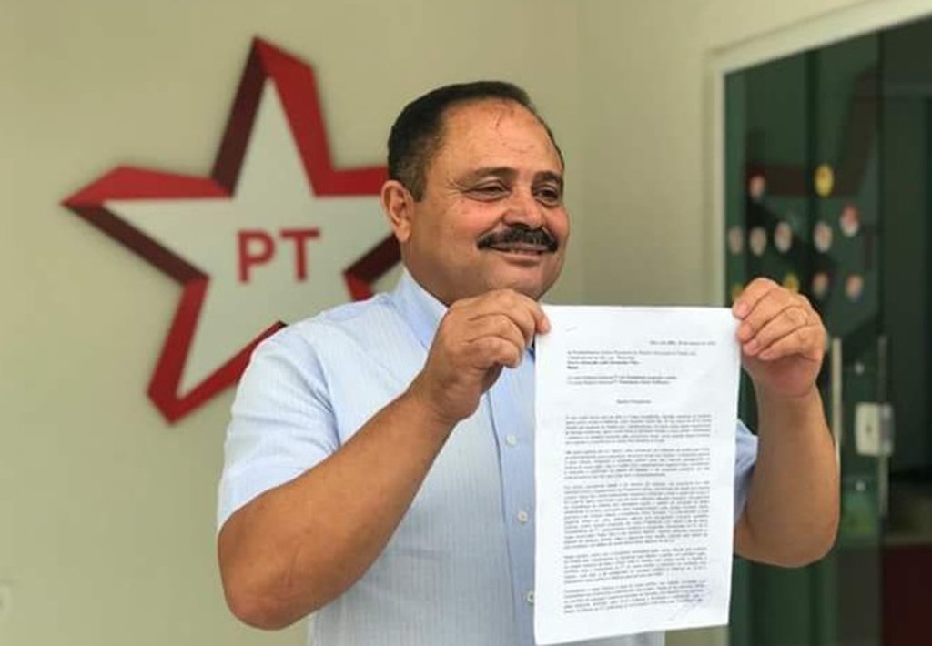 Deputado federal Waldir Maranhão, que disputará uma vaga no Senado, disse que pediu filiação aos quadros do PT-MA "para ajudar o partido, em primeiro lugar, no projeto nacional de fazer o Brasil voltar a crescer com justiça social, e depois a contribuir para o crescimento do PT no nosso estado e colocá-lo na condição que merece, qual seja, a de protagonista no processo político e eleitoral de 2018 e preparando nosso partido e militância para as lutas que virão" (Foto: Leonardo Lucena) Deputado federal Waldir Maranhão, que disputará uma vaga no Senado, disse que pediu filiação aos quadros do PT-MA "para ajudar o partido, em primeiro lugar, no projeto nacional de fazer o Brasil voltar a crescer com justiça social, e depois a contribuir para o crescimento do PT no nosso estado e colocá-lo na condição que merece, qual seja, a de protagonista no processo político e eleitoral de 2018 e preparando nosso partido e militância para as lutas que virão"