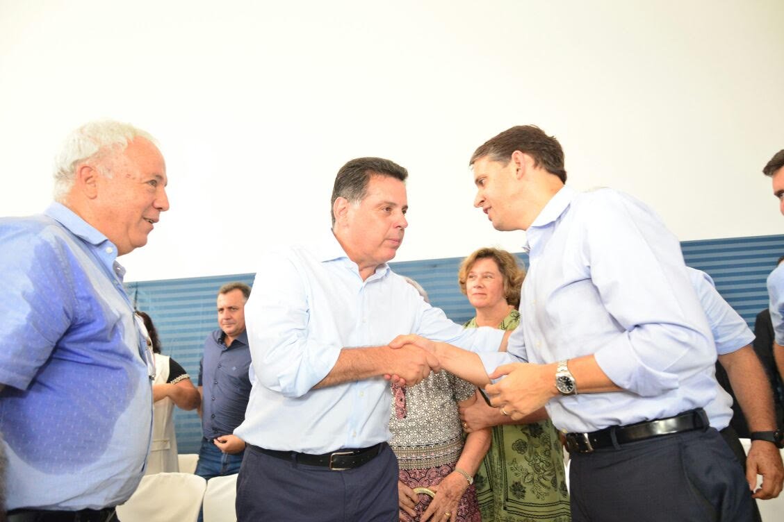 O deputado federal Thiago Peixoto (PSD-GO) destacou, nesta terça (20), o papel importante do governador Marconi Perillo (PSDB) na transformação de Goianésia em um polo regional de saúde; ele destacou que a consolidação do município no cenário goiano tem muito a ver com o trabalho do tucano ao longo de suas gestões, com a entrega de vários resultados, obras e serviços; declarações de Thiago foram durante a inauguração de Centro de Referência e Excelência em Dependência Química (Credeq) e de Unidade Estadual de Saúde Especializada (Use), além de melhorias nos sistemas de tratamento de esgoto e de abastecimento de Goianésia (Foto: José Barbacena) O deputado federal Thiago Peixoto (PSD-GO) destacou, nesta terça (20), o papel importante do governador Marconi Perillo (PSDB) na transformação de Goianésia em um polo regional de saúde; ele destacou que a consolidação do município no cenário goiano tem muito a ver com o trabalho do tucano ao longo de suas gestões, com a entrega de vários resultados, obras e serviços; declarações de Thiago foram durante a inauguração de Centro de Referência e Excelência em Dependência Química (Credeq) e de Unidade Estadual de Saúde Especializada (Use), além de melhorias nos sistemas de tratamento de esgoto e de abastecimento de Goianésia