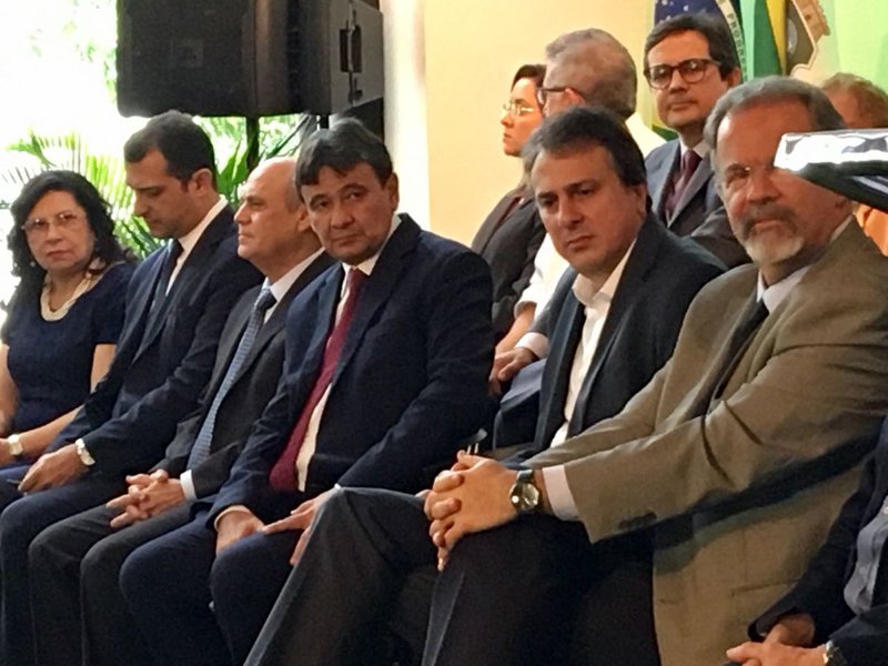 Como ficou acordado durante o encontro de governadores, no dia 6, em Teresina, foi lançado o Centro Integrado de Inteligência de Segurança Pública do Nordeste para combater o crime organizado na região, que funciona em Fortaleza; para o governador Wellington Dias (PT), "É claro que precisamos desses e outros passos, mas a integração de toda a inteligência é o mais importante. É um passo decisivo para o controle da criminalidade e redução da violência" (Foto: Voney Malta) Como ficou acordado durante o encontro de governadores, no dia 6, em Teresina, foi lançado o Centro Integrado de Inteligência de Segurança Pública do Nordeste para combater o crime organizado na região, que funciona em Fortaleza; para o governador Wellington Dias (PT), "É claro que precisamos desses e outros passos, mas a integração de toda a inteligência é o mais importante. É um passo decisivo para o controle da criminalidade e redução da violência"