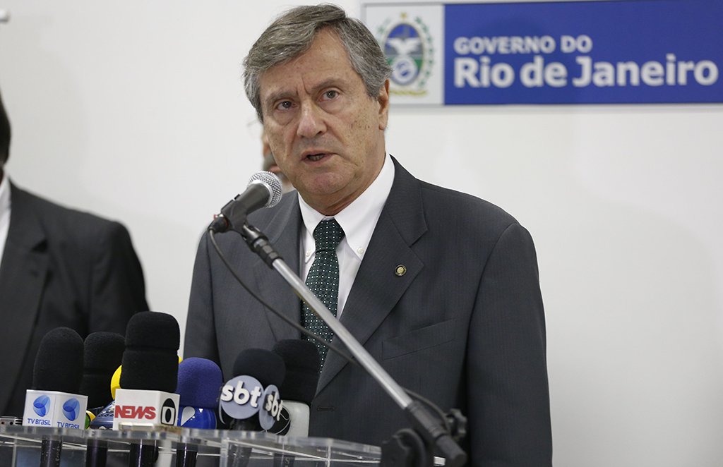 Rio de Janeiro - O ministro da Justiça e Segurança Pública, Torquato Jardim fala após reunião no Palácio Guanabara para discutir segurança pública no Rio de Janeiro. (Tomaz Silva/Agência Brasil) (Foto: Leonardo Lucena) Rio de Janeiro - O ministro da Justiça e Segurança Pública, Torquato Jardim fala após reunião no Palácio Guanabara para discutir segurança pública no Rio de Janeiro. (Tomaz Silva/Agência Brasil)