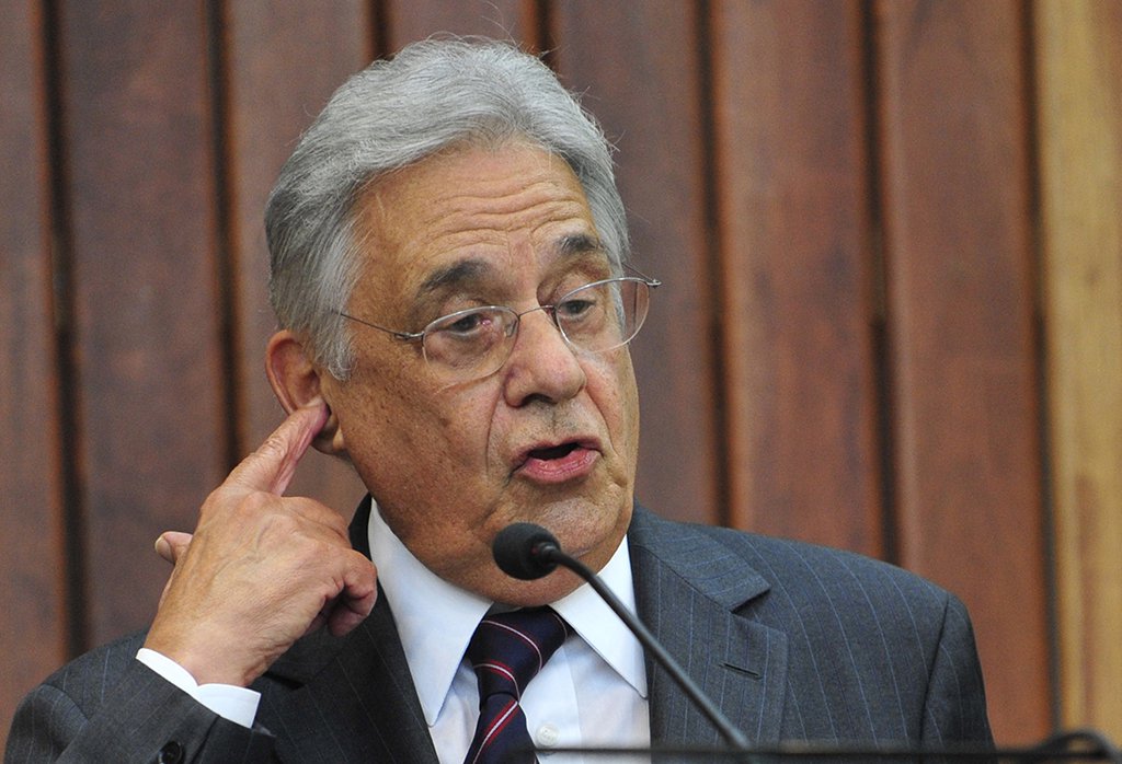 O juiz Marcus Vinicius Reis Bastos, da 12ª Vara Federal em Brasília, mandou destruir os dados na quebra de sigilo fiscal e bancário do ex-presidente Fernando Henrique Cardoso (PSDB) e de duas empresas ligadas ao tucano; a decisão do magistrado atende a um determinação do TRF-1, que decidiu pela prescrição dos supostos crimes investigados; a investigação começou por causa de uma entrevista da jornalista Mirian Dutra, concedida à Folha; ex-amante de FHC, ela disse que ele utilizou a empresa Brasif Importação e Exportação para enviar dinheiro para o exterior (Foto: Leonardo Lucena) O juiz Marcus Vinicius Reis Bastos, da 12ª Vara Federal em Brasília, mandou destruir os dados na quebra de sigilo fiscal e bancário do ex-presidente Fernando Henrique Cardoso (PSDB) e de duas empresas ligadas ao tucano; a decisão do magistrado atende a um determinação do TRF-1, que decidiu pela prescrição dos supostos crimes investigados; a investigação começou por causa de uma entrevista da jornalista Mirian Dutra, concedida à Folha; ex-amante de FHC, ela disse que ele utilizou a empresa Brasif Importação e Exportação para enviar dinheiro para o exterior