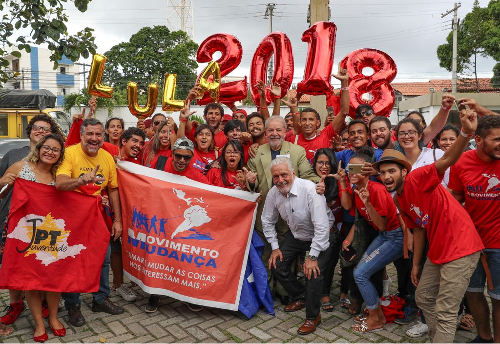 Só assim, mobilizado pela politização, fortalecido pela organização (que inclui os partidos mas que extravasam seus limites) o povo poderá assegurar eleições livres, defender os direitos de Lula e sua candidatura (Foto: Roberto Amaral) Só assim, mobilizado pela politização, fortalecido pela organização (que inclui os partidos mas que extravasam seus limites) o povo poderá assegurar eleições livres, defender os direitos de Lula e sua candidatura