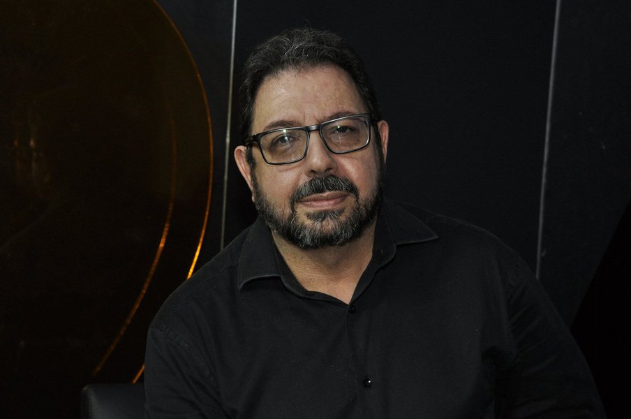 No programa "O quarto poder" desta sexta-feira 9, o colunista Eduardo Guimarães, do Blog da Cidadania, falou sobre a pressão exercida pela Globo, e também outros meios de comunicação, sobre o Supremo Tribunal Federal para que a corte não avalie a questão da prisão em segunda instância. "O que diferencia a Globo nesse caso é que o caso do triplex é uma construção da Globo desde o nascimento", afirma Edu; o colunista também lamentou a posição do ministro Ricardo Lewandowski, que decidiu não levar a plenário casos que tratam do tema. "Infelizmente, ele amarelou" (Foto: Leonardo Attuch) No programa "O quarto poder" desta sexta-feira 9, o colunista Eduardo Guimarães, do Blog da Cidadania, falou sobre a pressão exercida pela Globo, e também outros meios de comunicação, sobre o Supremo Tribunal Federal para que a corte não avalie a questão da prisão em segunda instância. "O que diferencia a Globo nesse caso é que o caso do triplex é uma construção da Globo desde o nascimento", afirma Edu; o colunista também lamentou a posição do ministro Ricardo Lewandowski, que decidiu não levar a plenário casos que tratam do tema. "Infelizmente, ele amarelou"
