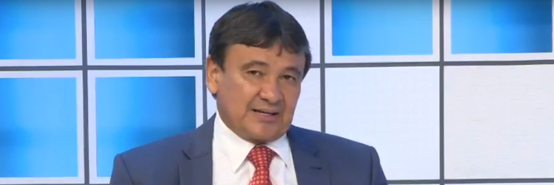 O governador Wellington Dias vai esperar a "janela partidária" – que se fecha no dia 7 de abril - para definir a chapa proporcional com a qual pretende vencer as eleições de 7 de outubro, a quarta que disputa na carreira política – as três últimas ele venceu no primeiro turno; "Temos que esperar quem se movimenta organizando um partido, se filiando ou fortalecendo as siglas ou mesmo pessoas que não eram filiadas a nenhum partido. A partir disso, vamos saber quem são os que se colocam como pré-candidato estadual, federal, governador ou a vice", adiantou; no Piauí Hoje (Foto: Leonardo Lucena) O governador Wellington Dias vai esperar a "janela partidária" – que se fecha no dia 7 de abril - para definir a chapa proporcional com a qual pretende vencer as eleições de 7 de outubro, a quarta que disputa na carreira política – as três últimas ele venceu no primeiro turno; "Temos que esperar quem se movimenta organizando um partido, se filiando ou fortalecendo as siglas ou mesmo pessoas que não eram filiadas a nenhum partido. A partir disso, vamos saber quem são os que se colocam como pré-candidato estadual, federal, governador ou a vice", adiantou; no Piauí Hoje
